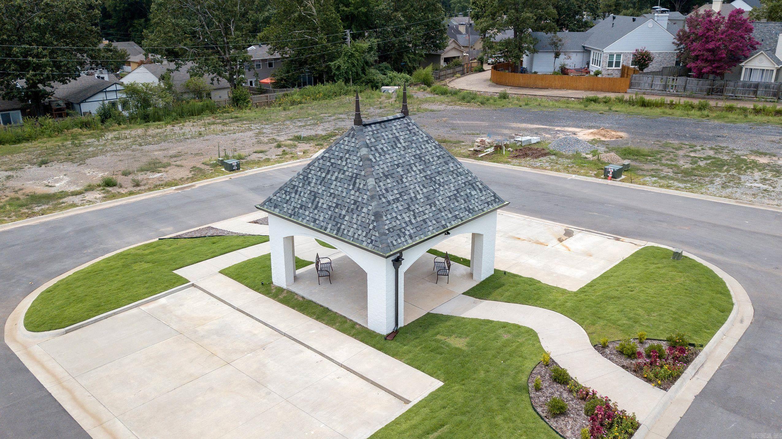 MERGERON COURT - Land