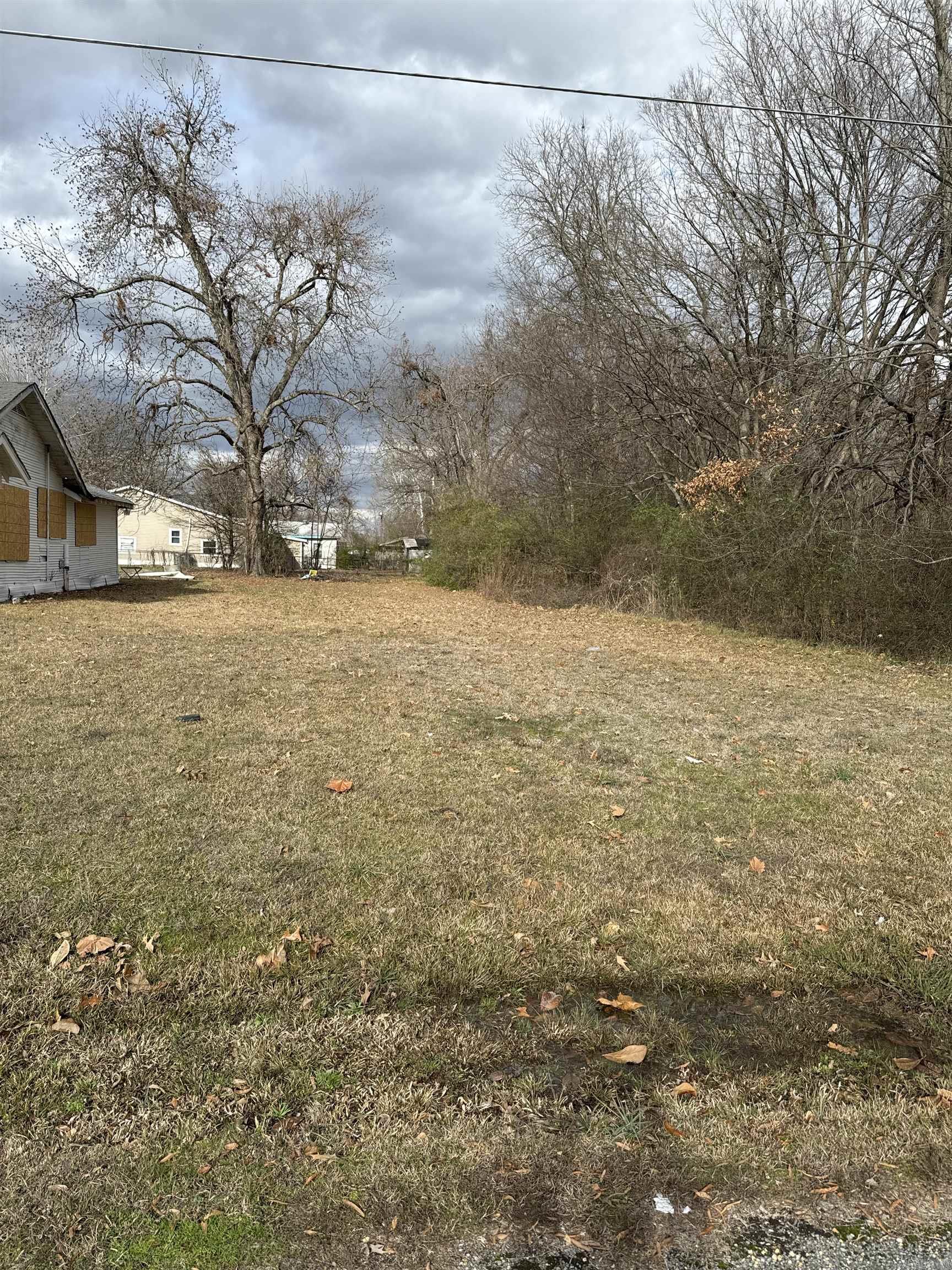 This Lot is located next to 2821 W 11th Ave, Pine Bluff, AR