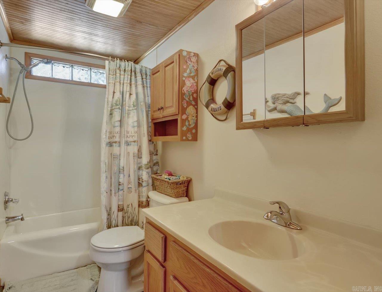 OAKRIDGE LAKE ESTATES - Residential