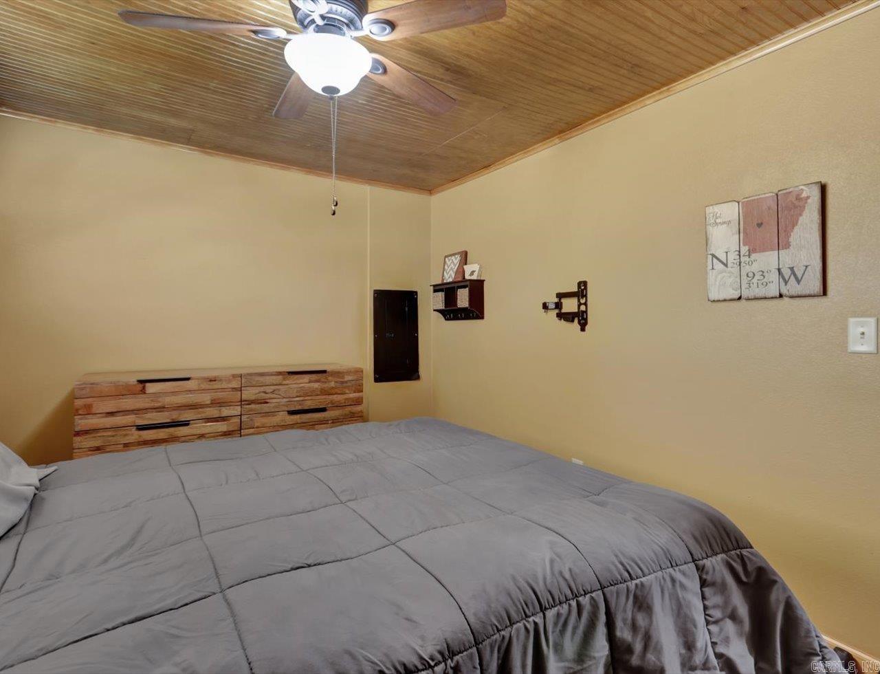 OAKRIDGE LAKE ESTATES - Residential