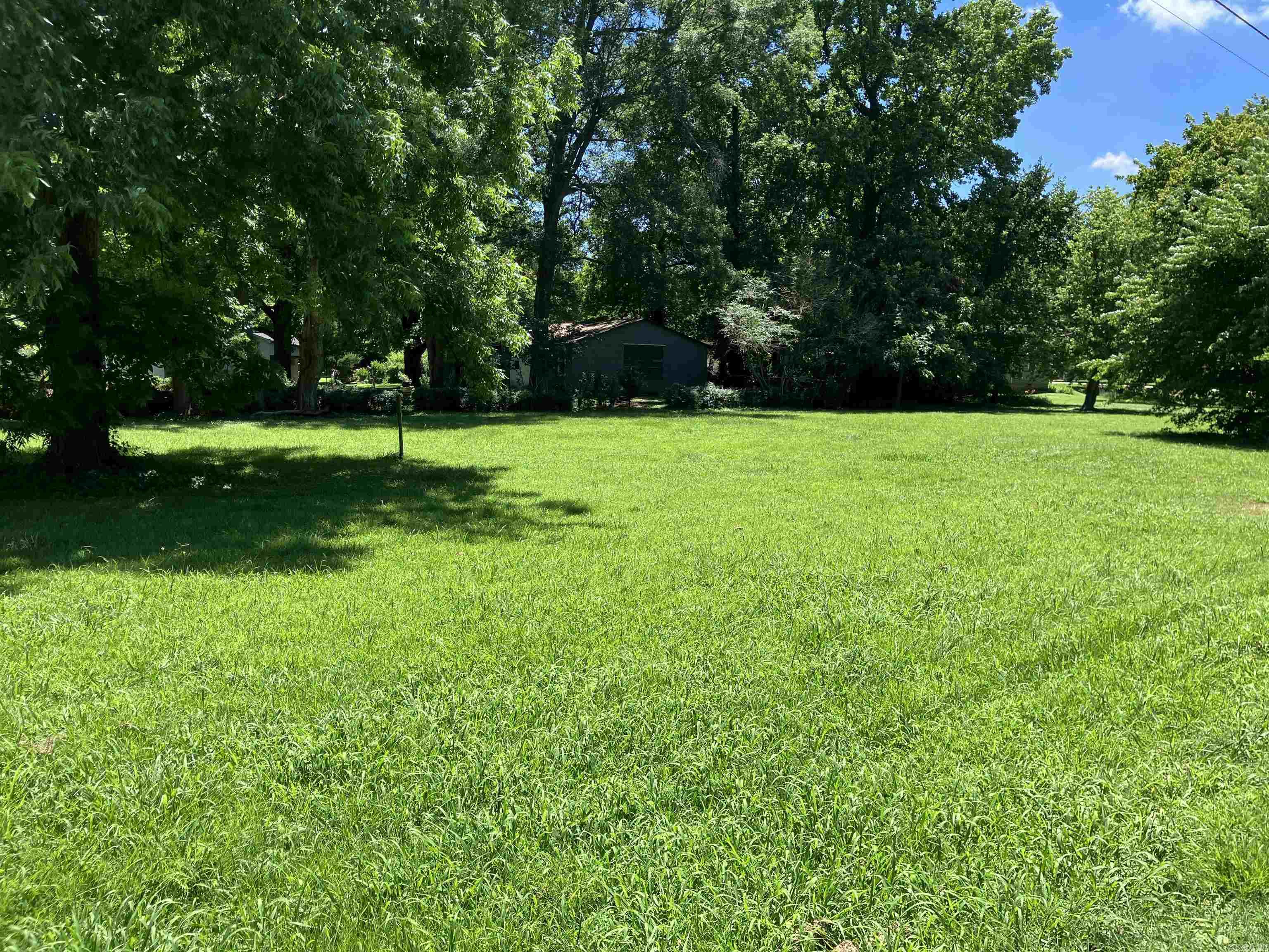 520 S. Houston/W. Kay St., 105'x145', .35 acre lot.