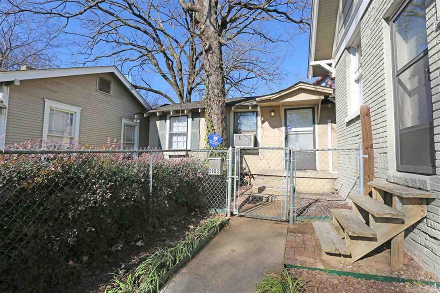 Beautiful one bedroom one bathroom close within walking distance of UAMS. In the heart of Hillcrest, it is very close to many shops and restaurants.  Window unit for cooling.