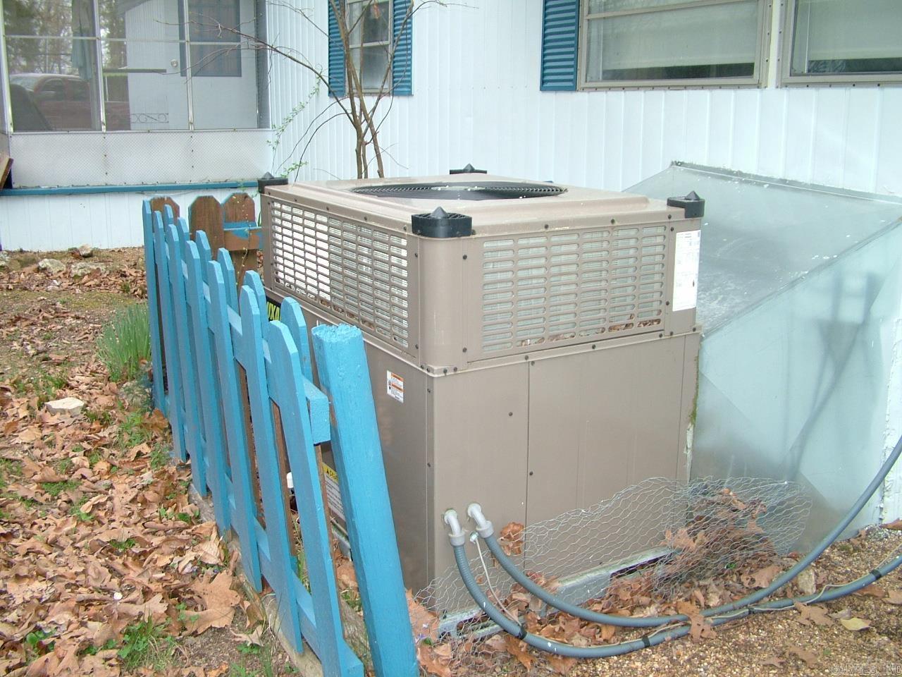 LEISURE HILLS NORTH MOBILE HOME - Residential