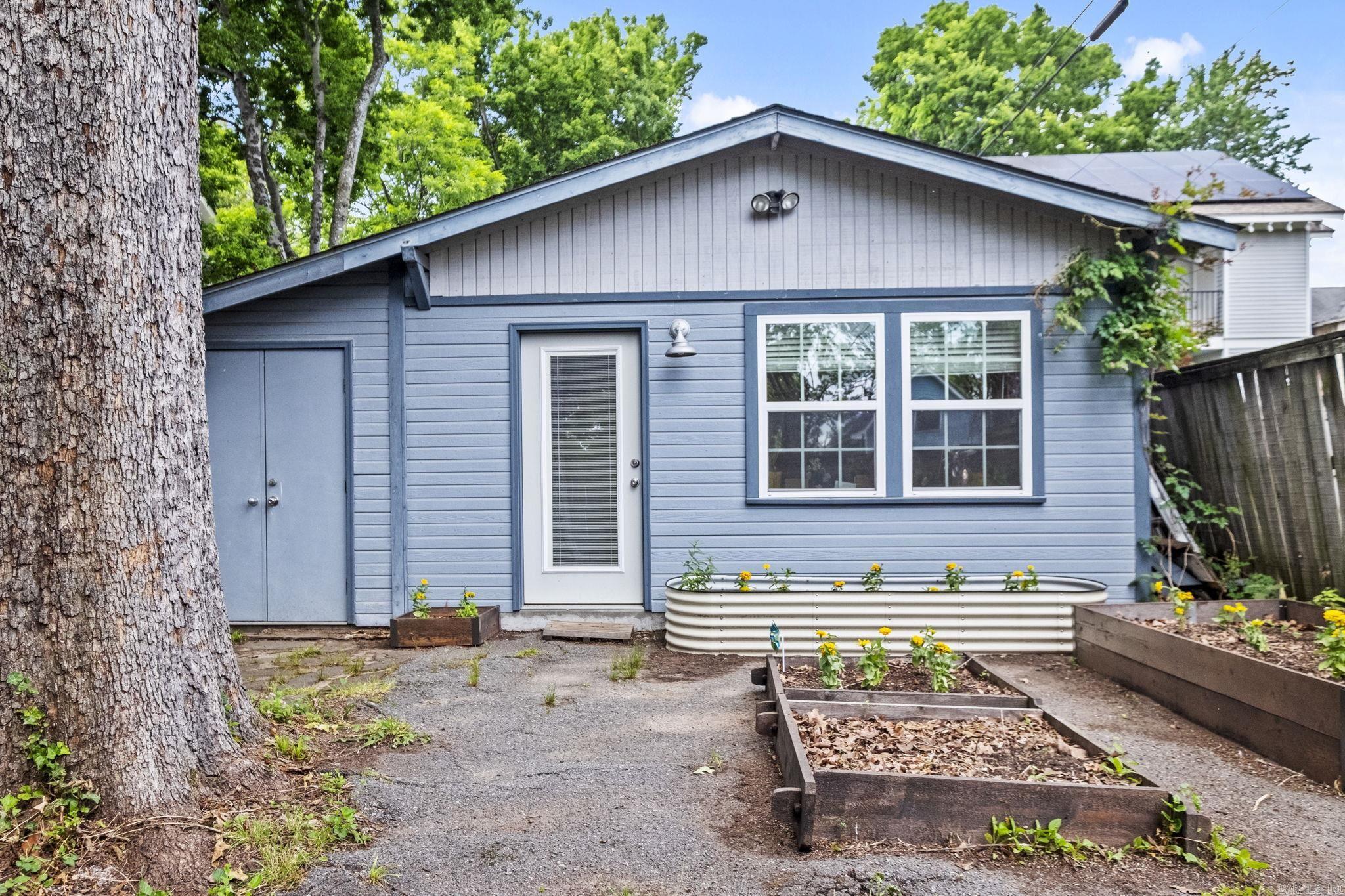 AUTEN & MOSS - Residential