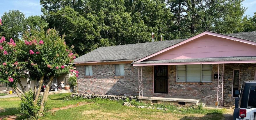 This Home is Back On the Market!!! If you are interested in viewing- please text 501-541-2474 for showing information.  3 Bed , 1 bath, den, Brand new  stainless steel appliances, updated counter tops and sink, new deck, newly installed A.C. Unit. Fresh paint, laminate flooring and washer and dryer.