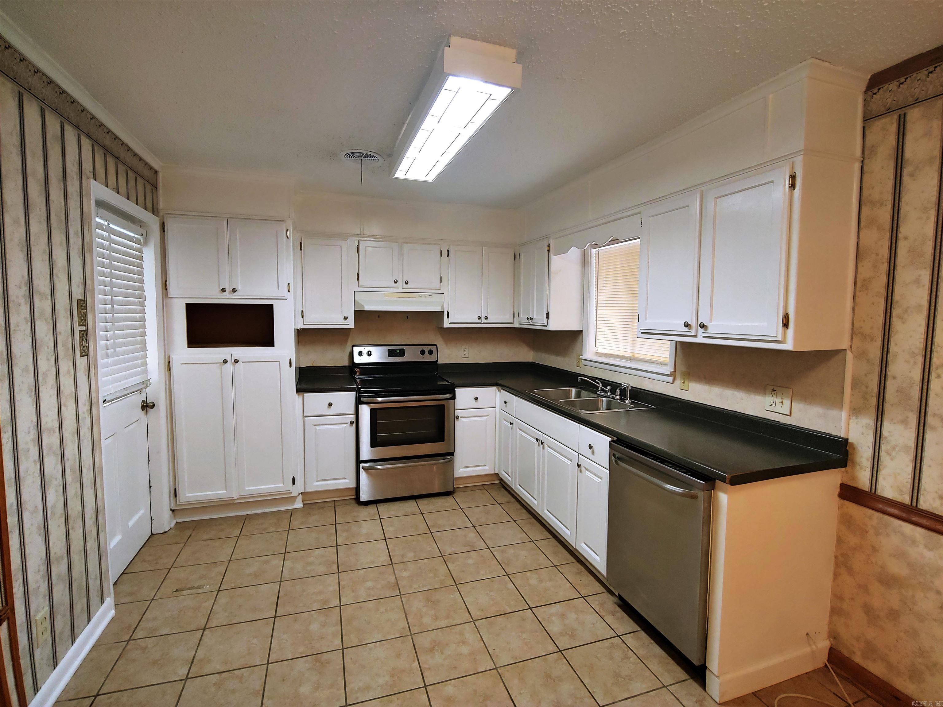 Ellis Acres - Residential Lease