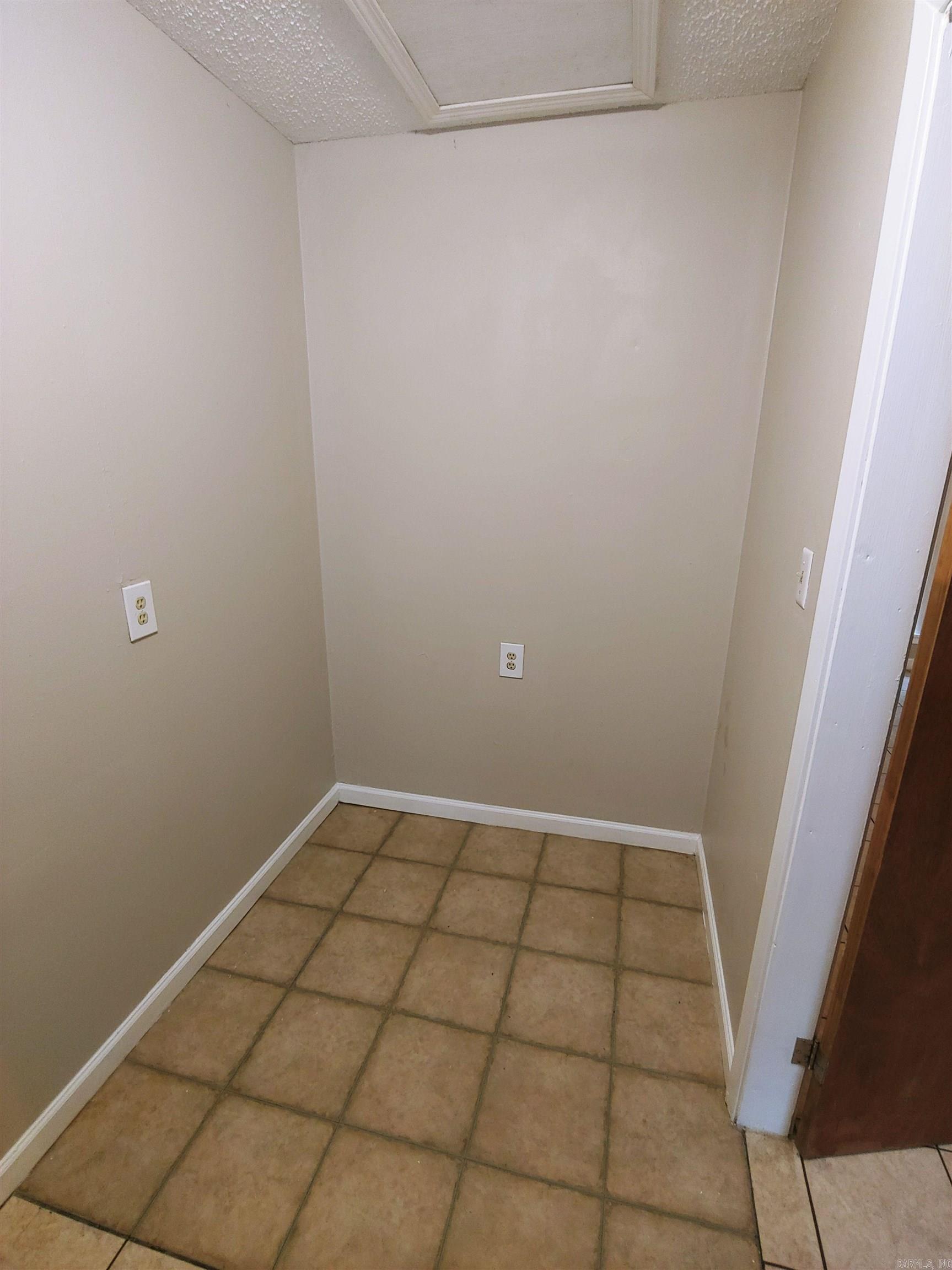 Ellis Acres - Residential Lease