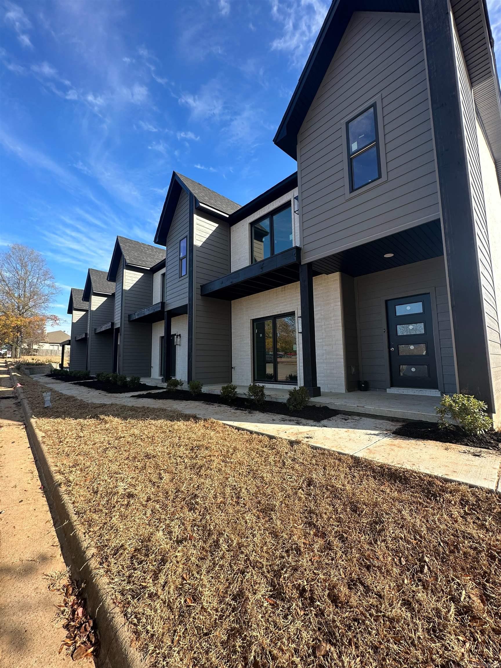 ISABELLE COURT - Residential