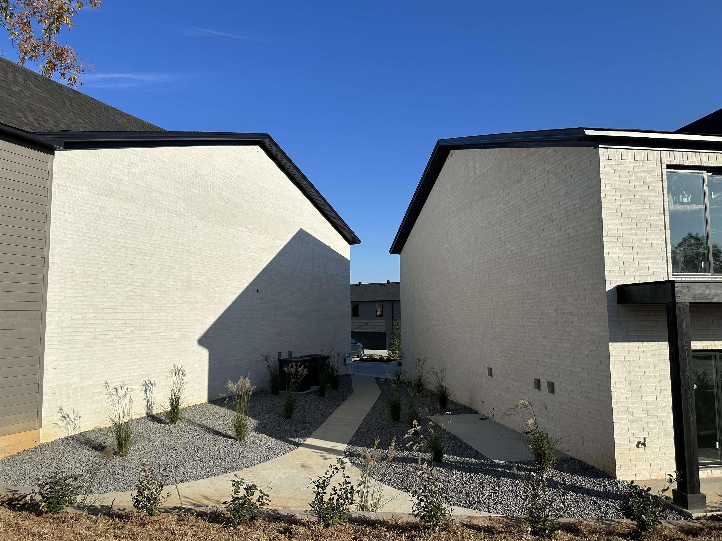 ISABELLE COURT - Residential