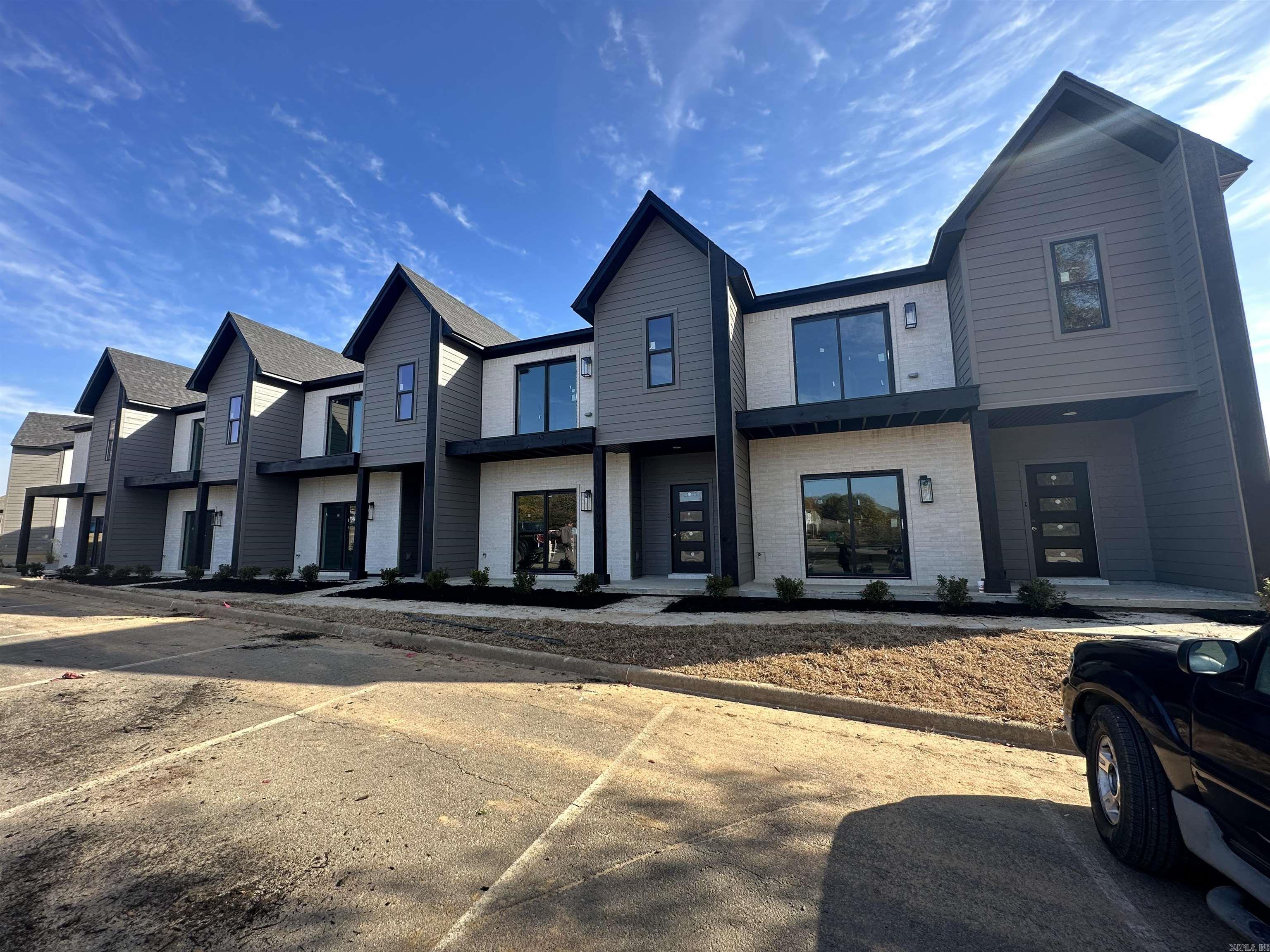 ISABELLE COURT - Residential