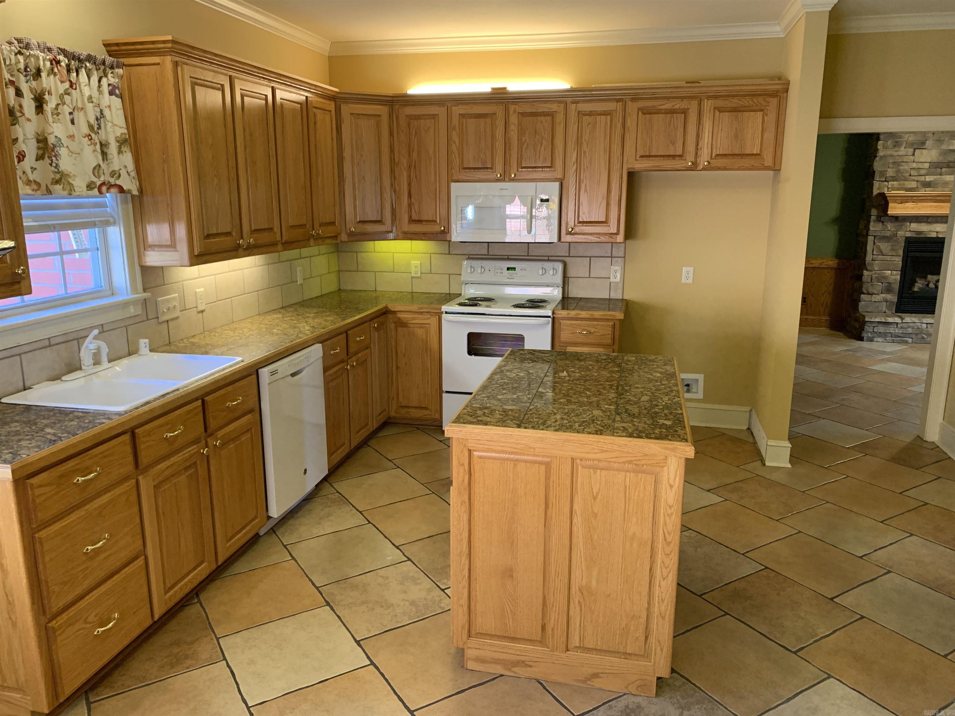 WOODLAND SPRINGS - Residential