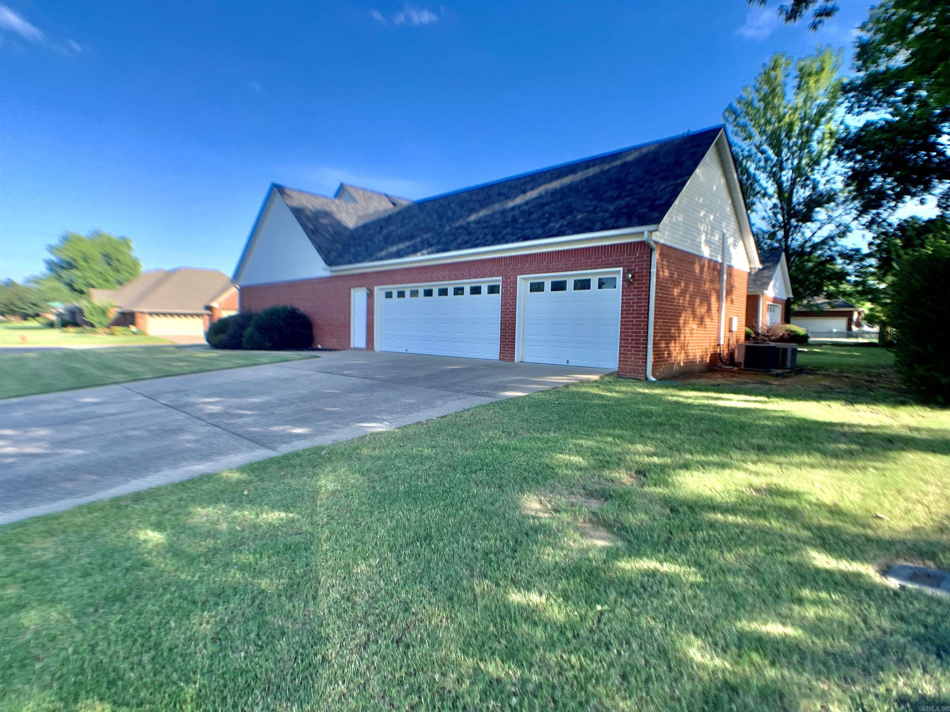 WOODLAND SPRINGS - Residential