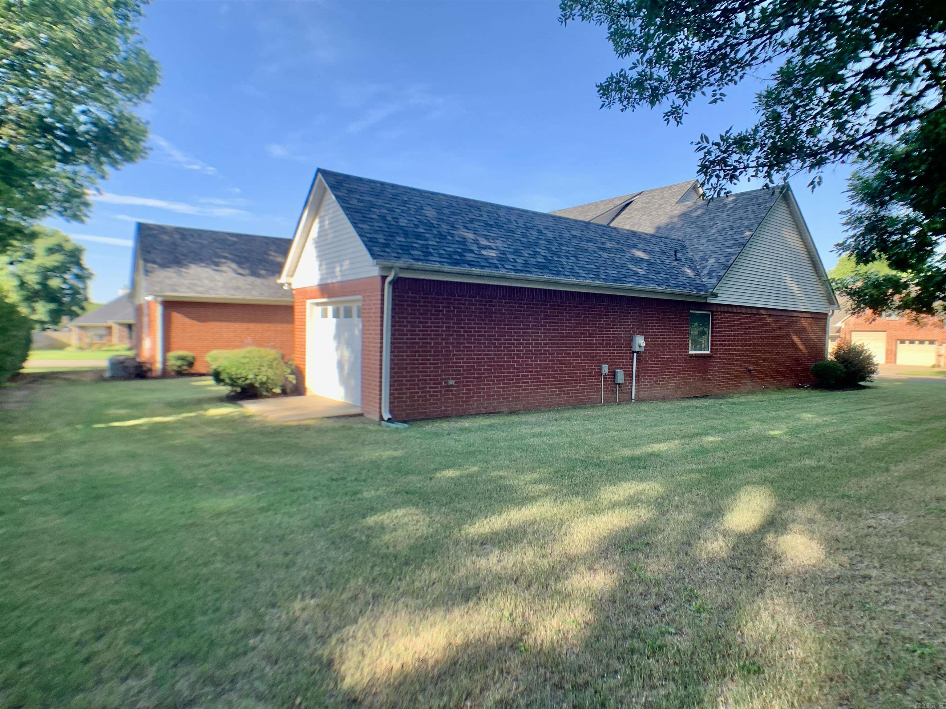 WOODLAND SPRINGS - Residential