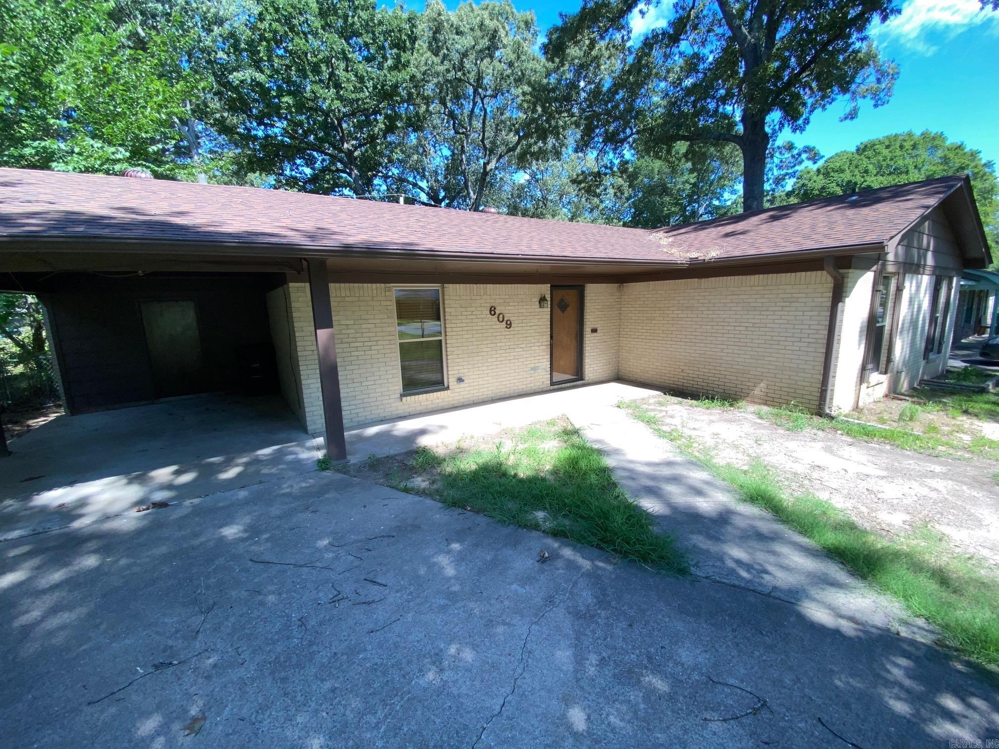 Towering Oaks - Residential Lease