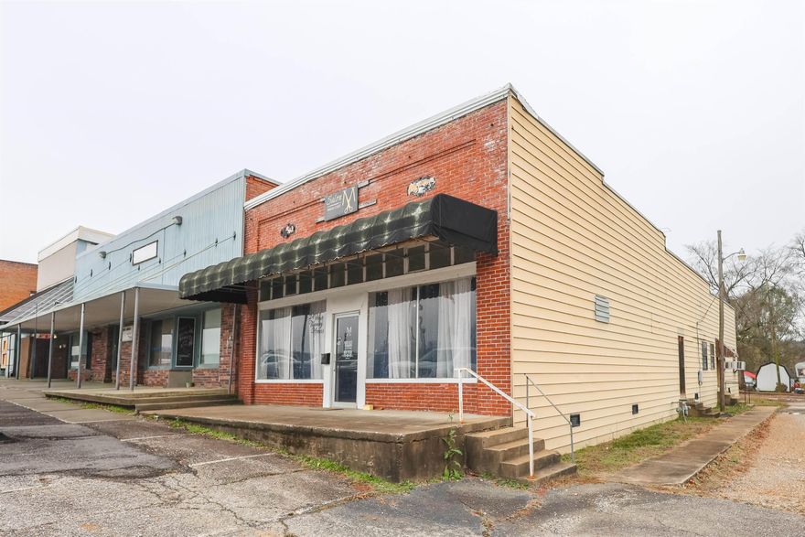 Fantastic commercial opportunity in Amity Square! Originally a salon, this 2,400+/- SF building comes fully equipped with tanning beds, washer & dryer, and keyless fob access for 24-hour use. Freshly painted and move-in ready, this high-visibility space is perfect for a salon, spa, fitness studio, office, or many other business ventures. Flexible layout offers endless potential to grow your business and make your mark in the community.