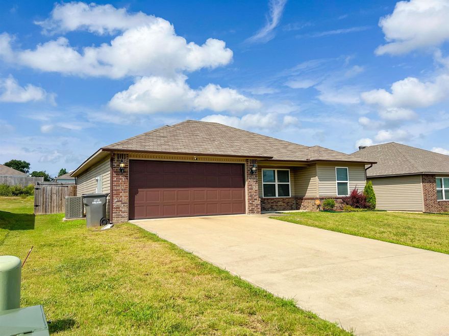 Location! Location! Location! This 3 bedroom, 2 full bathroom, single family home is located in the Nettleton School District. It is 0.7 miles from the Jonesboro Airport, 2.1 miles from Arkansas State University, and 3.0 miles to I-555. This home has updates such as a Home Security System, a wooden privacy fence, a fire pit, upgraded kitchen appliances, and wooden blinds throughout. This is the one you’ve been waiting for!