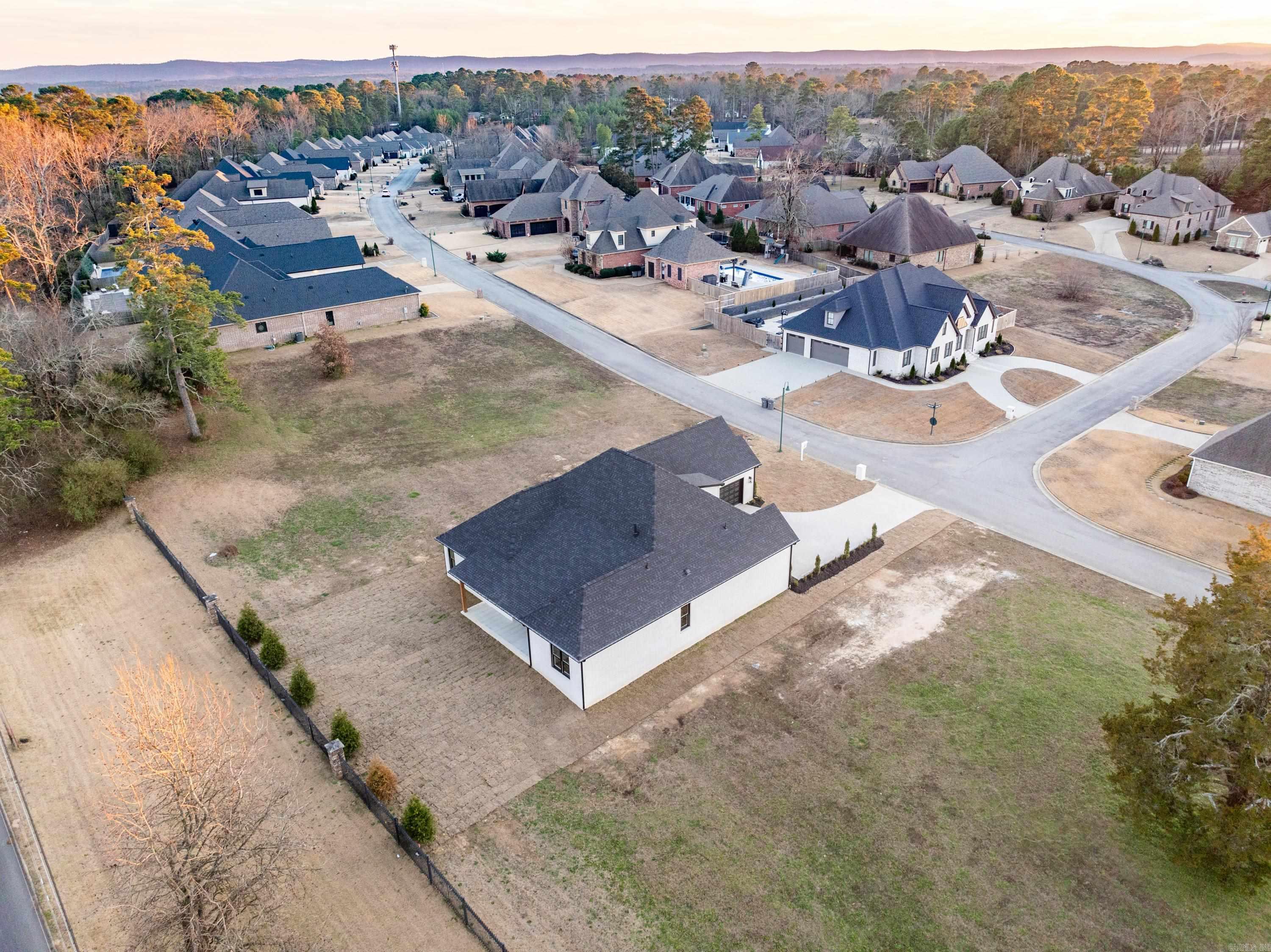 ARLINGTON PARK - Residential