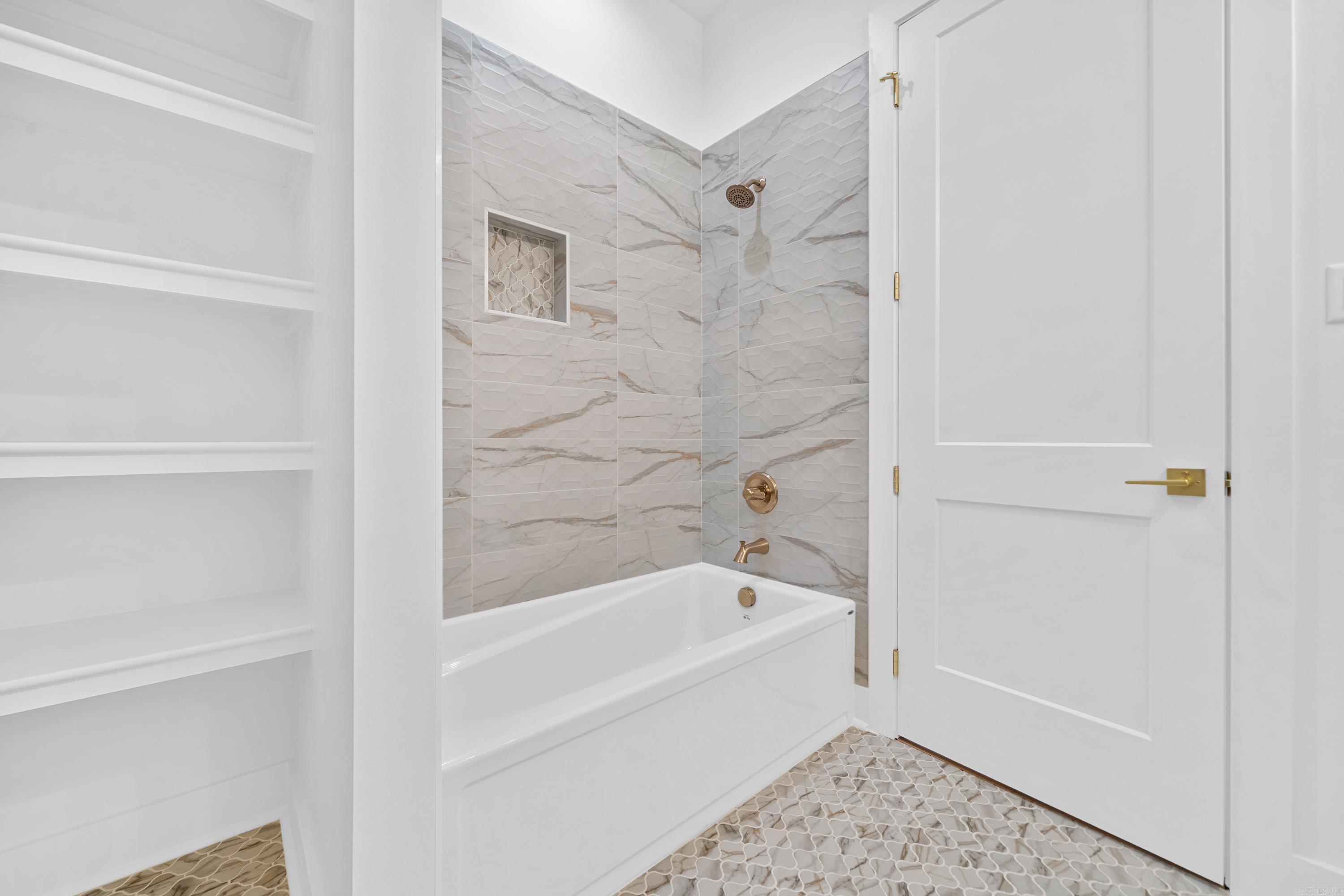 ARLINGTON PARK - Residential