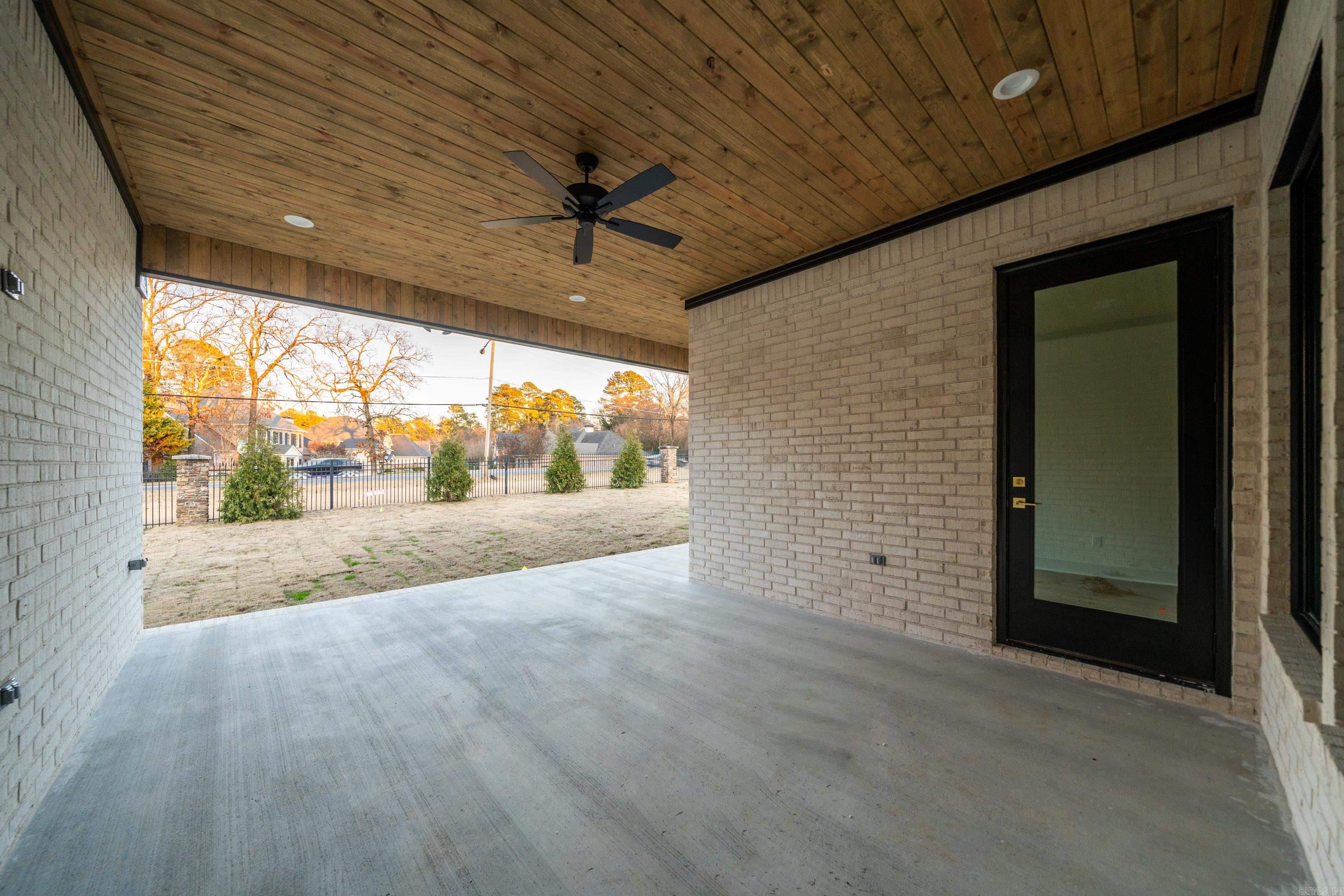 ARLINGTON PARK - Residential