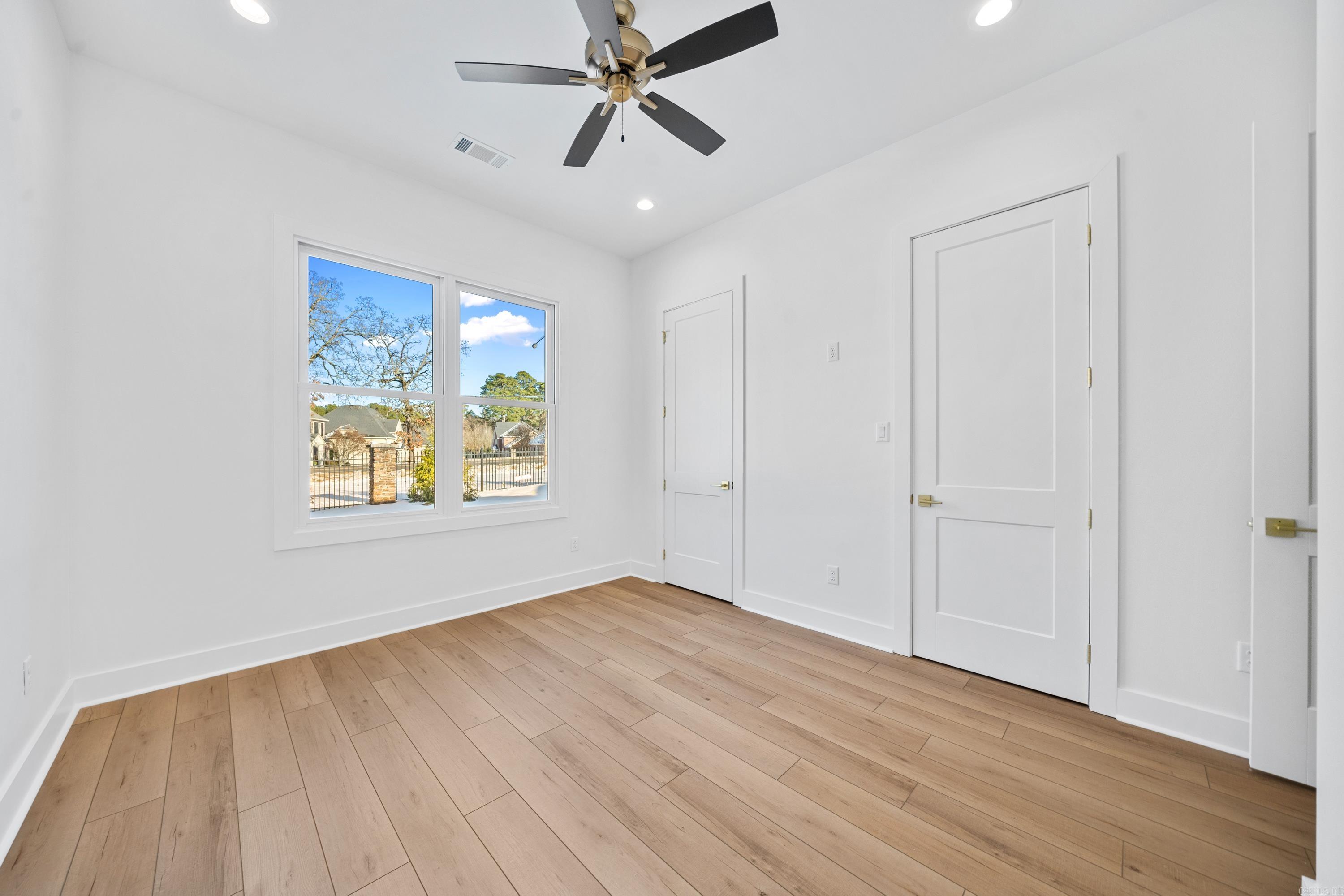 ARLINGTON PARK - Residential