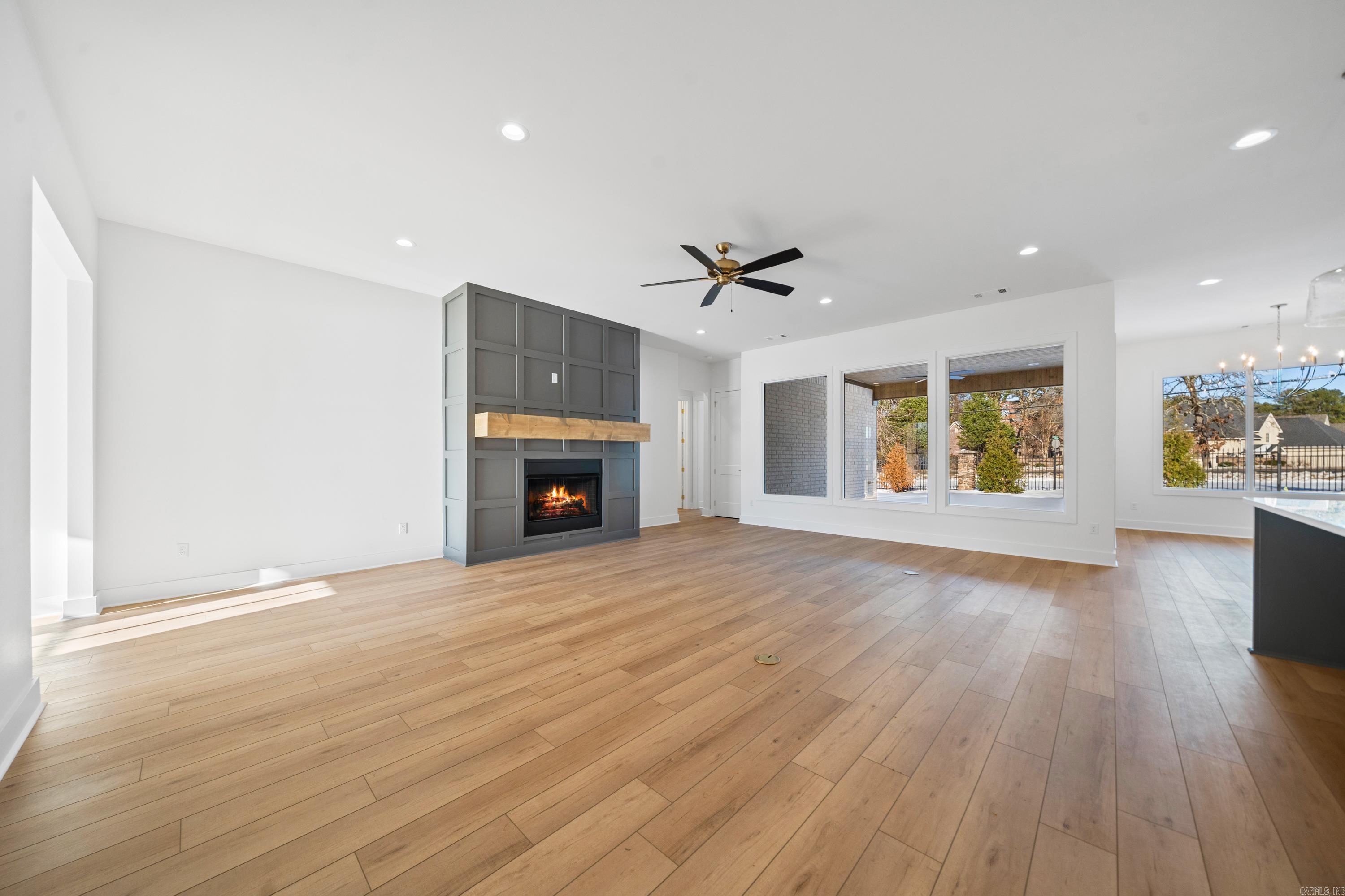 ARLINGTON PARK - Residential