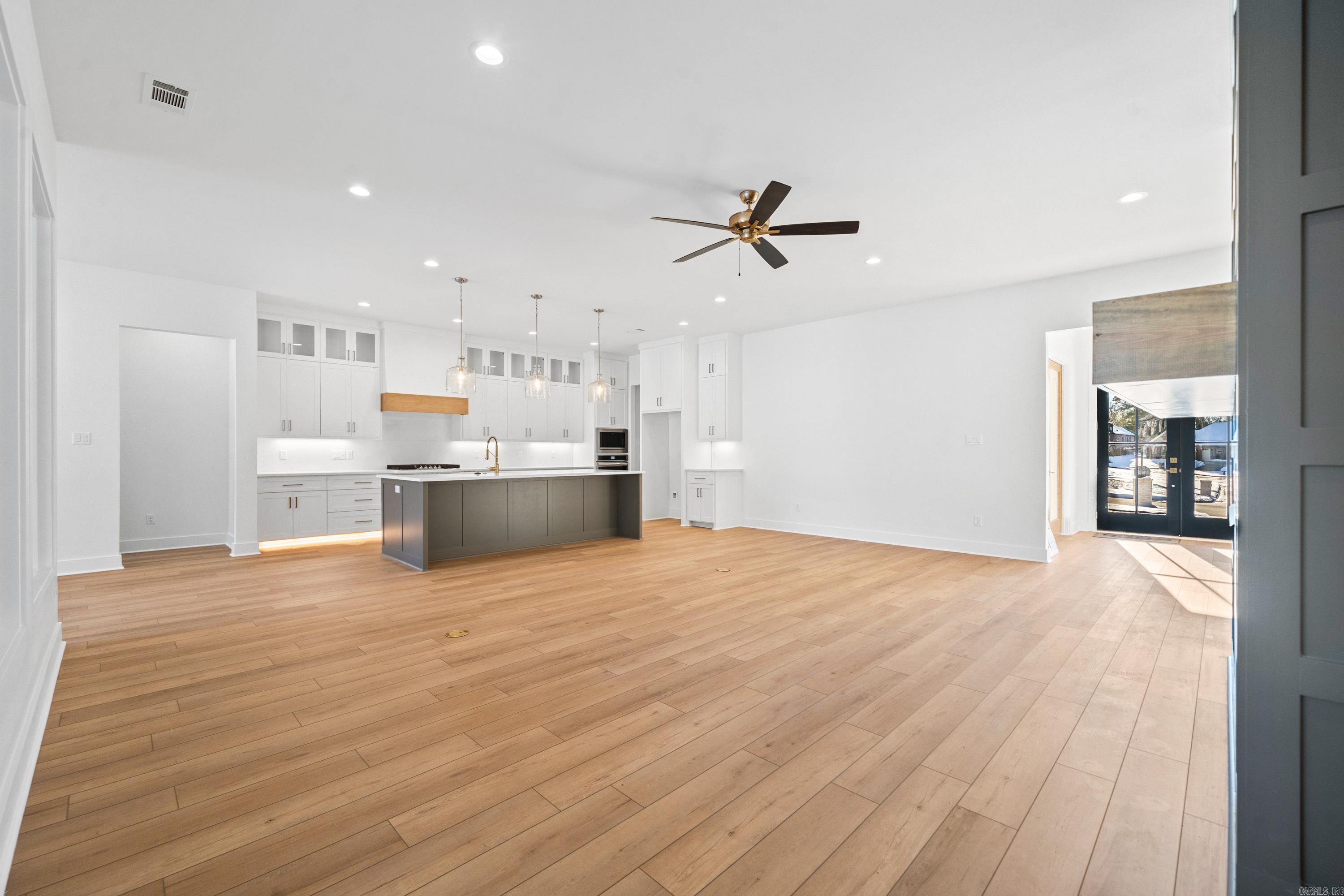 ARLINGTON PARK - Residential