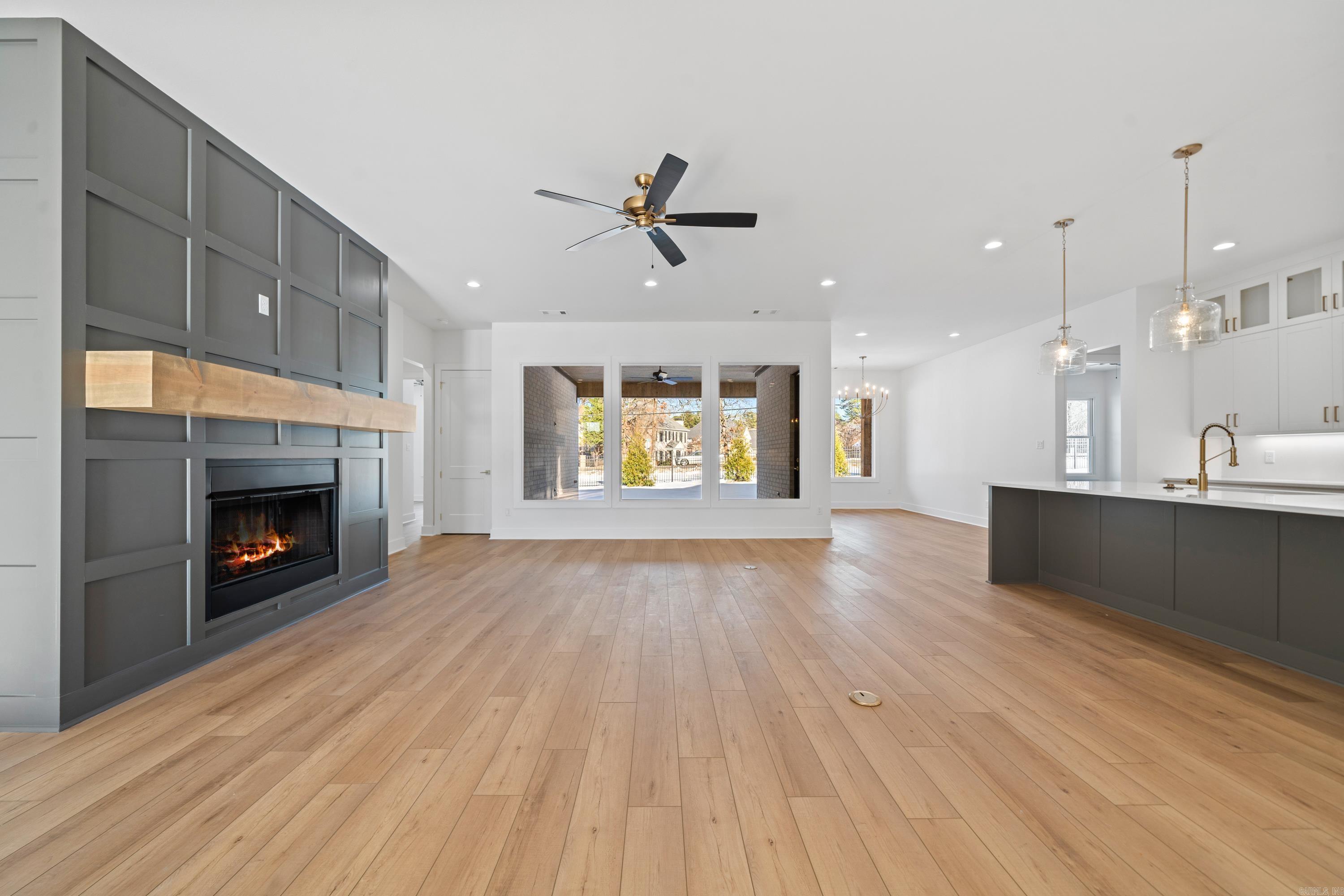 ARLINGTON PARK - Residential