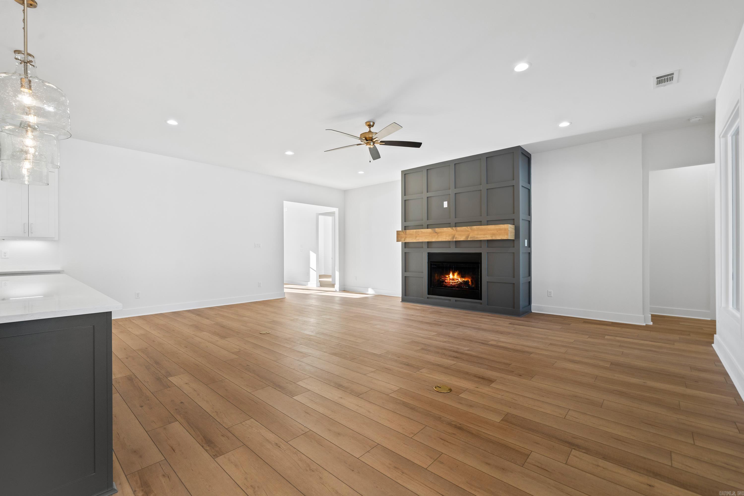 ARLINGTON PARK - Residential