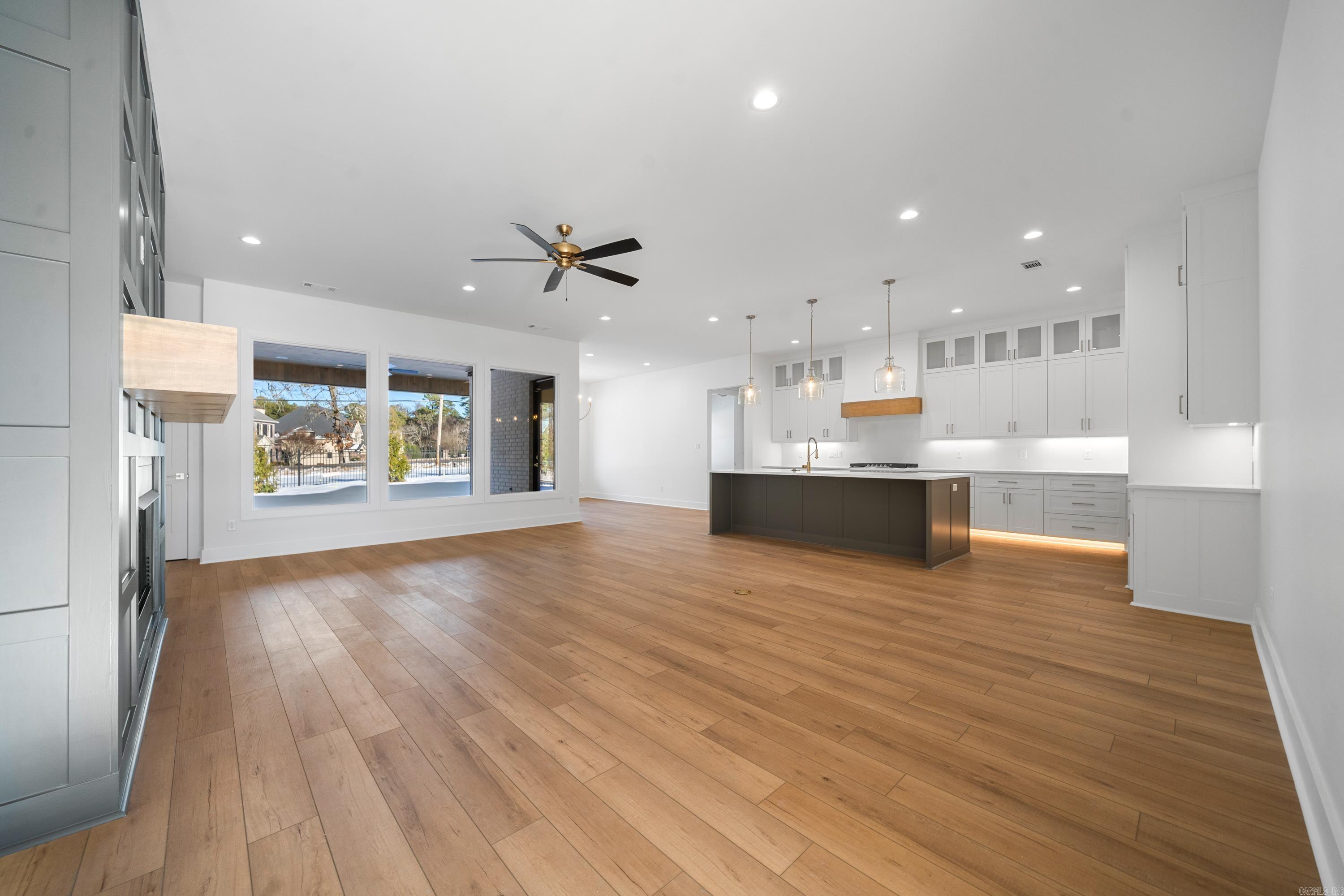ARLINGTON PARK - Residential