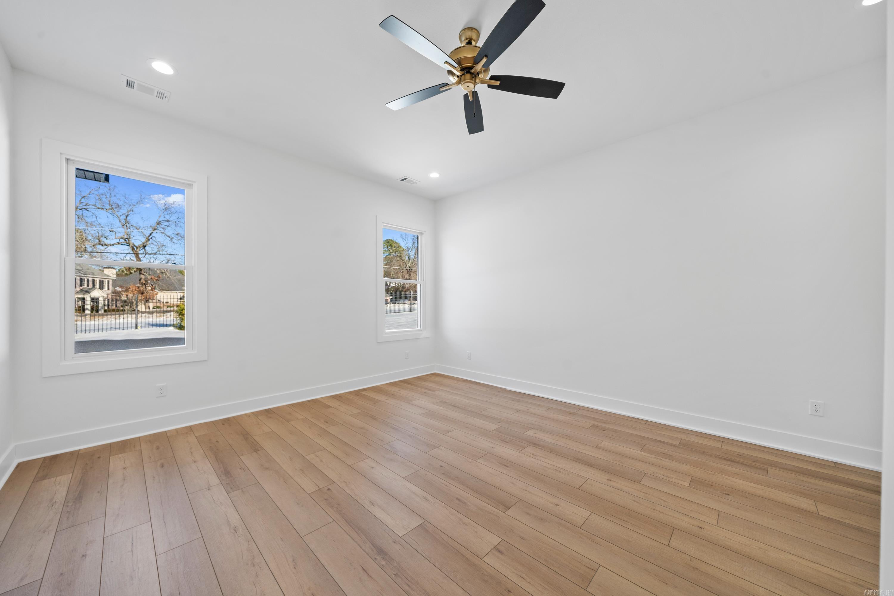 ARLINGTON PARK - Residential