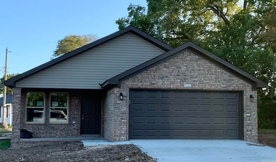 BRAND NEW ALL BRICK WELL BUILT OPEN FLOOR PLAN HOME WITH GRANITE COUNTERTOPS, STAINLESS APPLIANCES, PANTRY, WIDE HALLWAY, LAUNDRY ROOM WITH CABINETRY, MASTER SUITE WITH WALK-IN CLOSET, MASTER BATH AND HALL BATH BOTH HAVE GRANITE COUNTERTOPS, LVP FLOORS THROUGHOUT, CUSTOM CROWN & TRIM IN MAIN AREAS, SMOKE DETECTORS, 2 CAR GARAGE AND A CUTE FRONT PORCH! A MUST SEE!