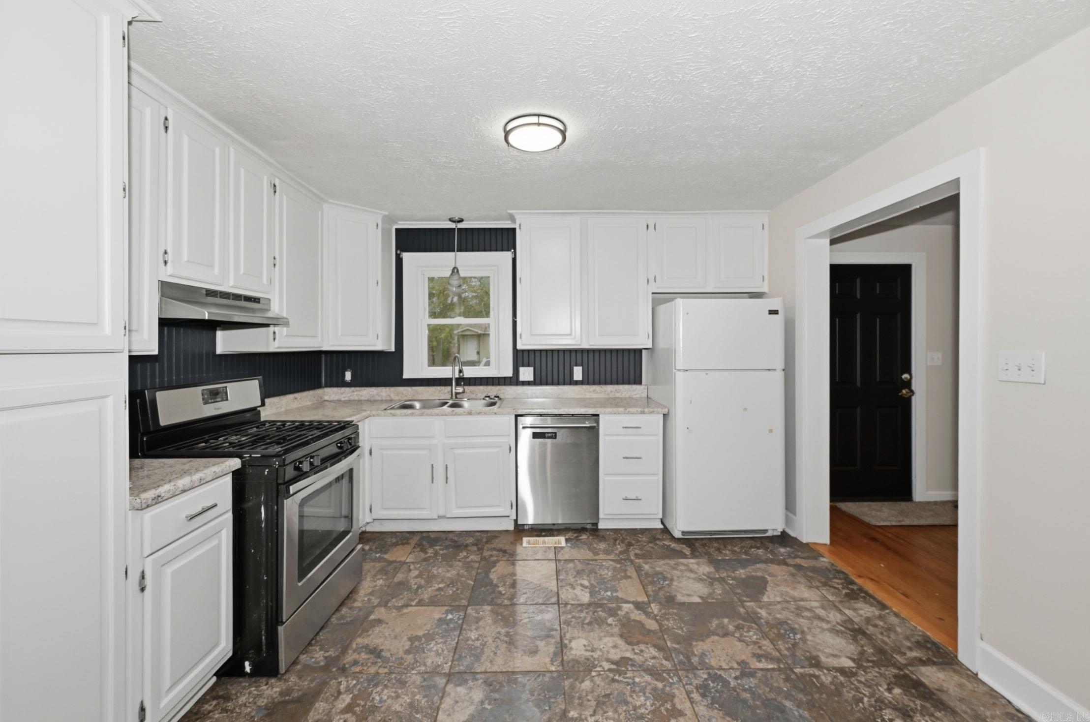 FOREST HILLS - Residential