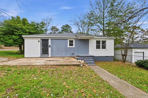 Photo of 811 Hester Dr, Benton, AR 72015 (MLS # 26016903)