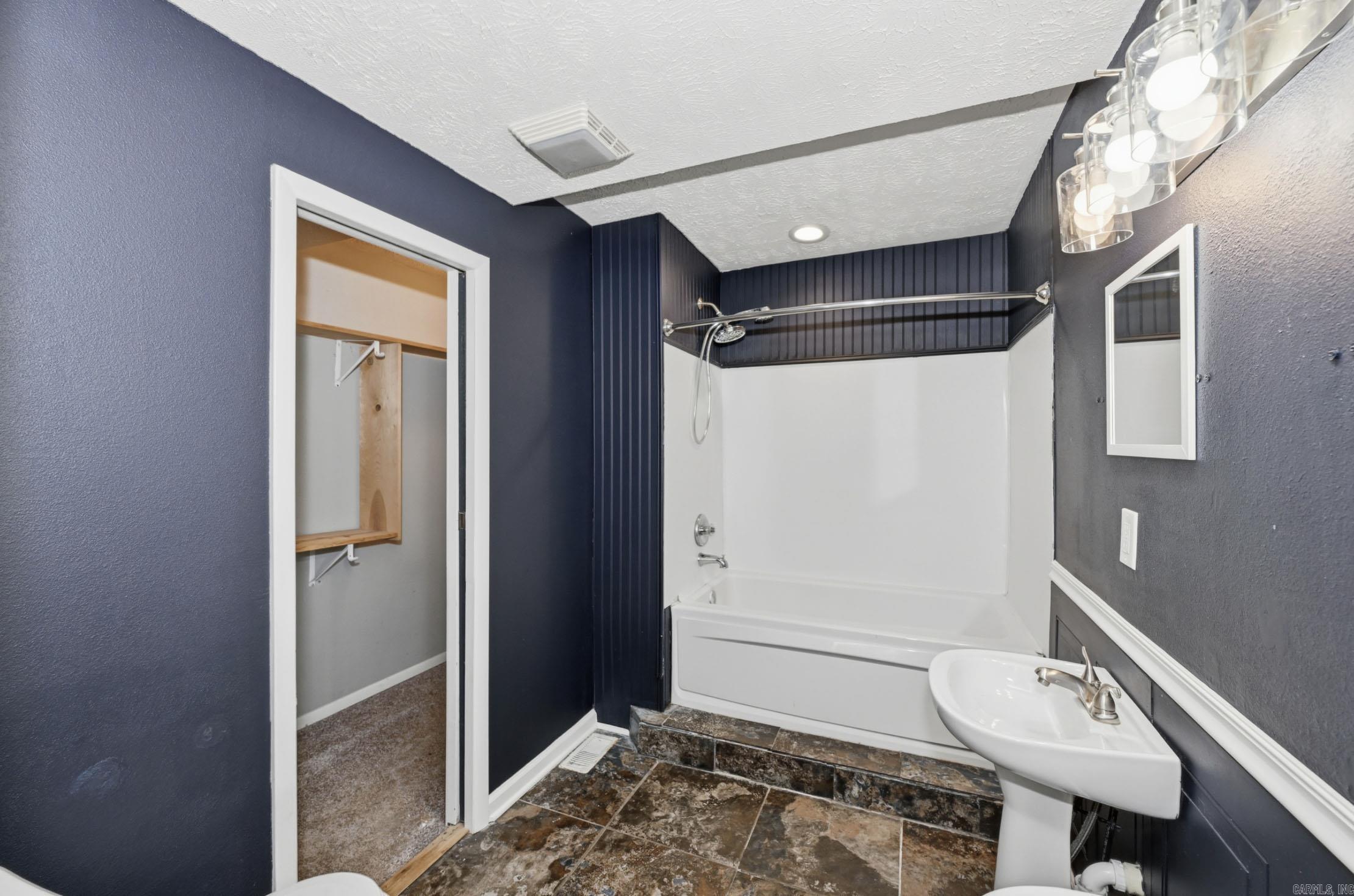 FOREST HILLS - Residential