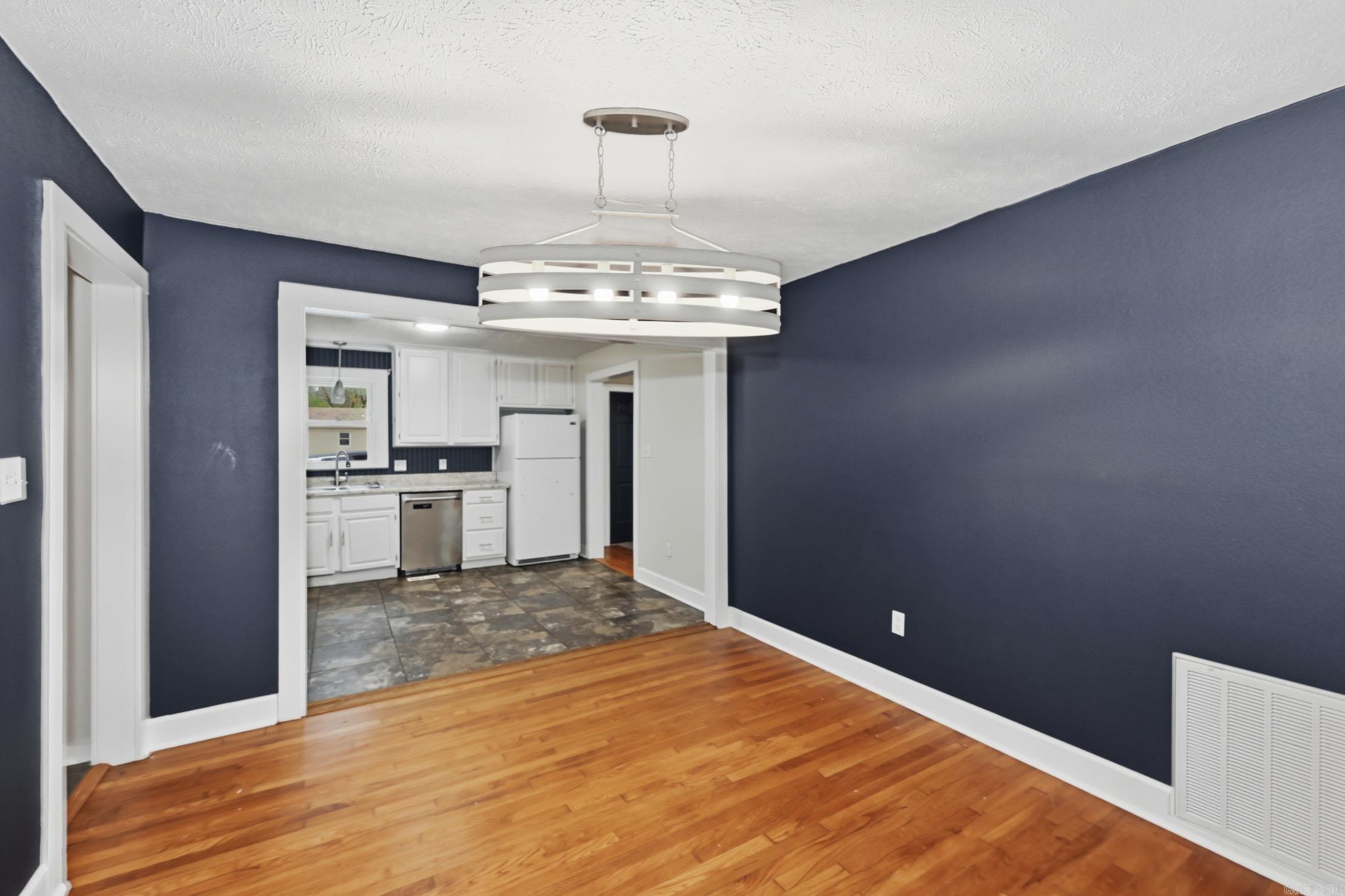 FOREST HILLS - Residential