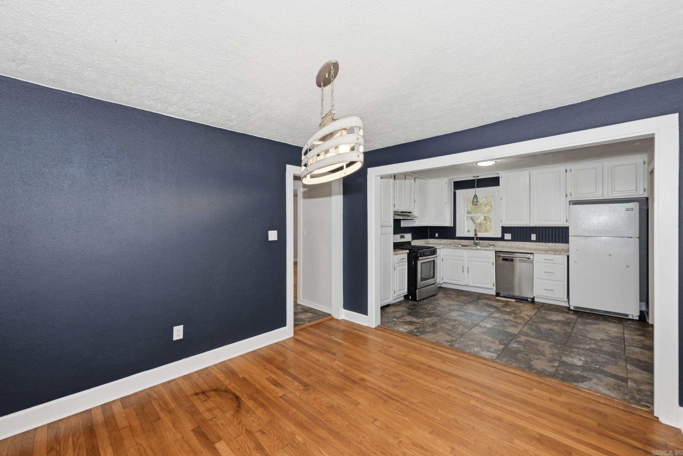 FOREST HILLS - Residential