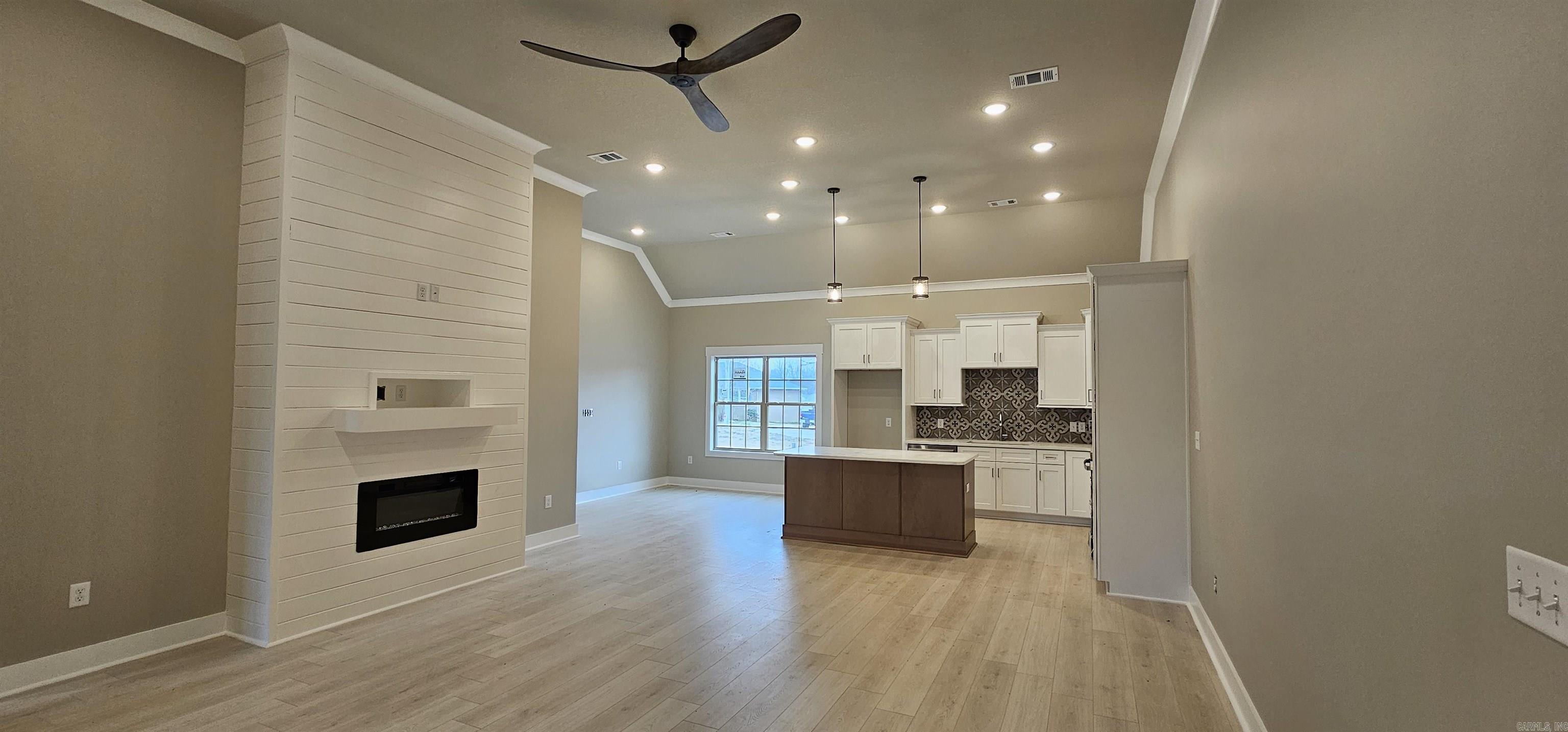 SIERRA HILLS - Residential