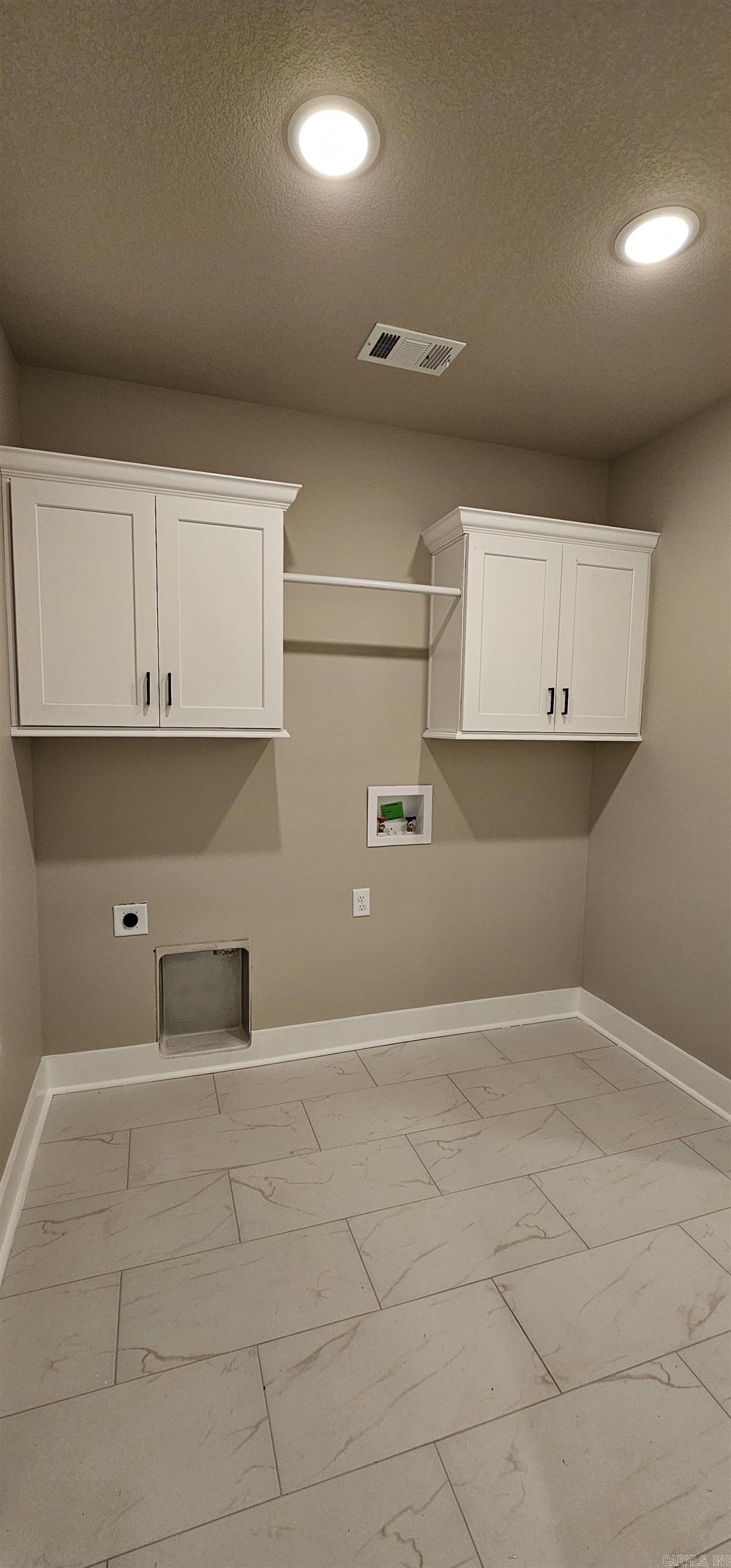 SIERRA HILLS - Residential