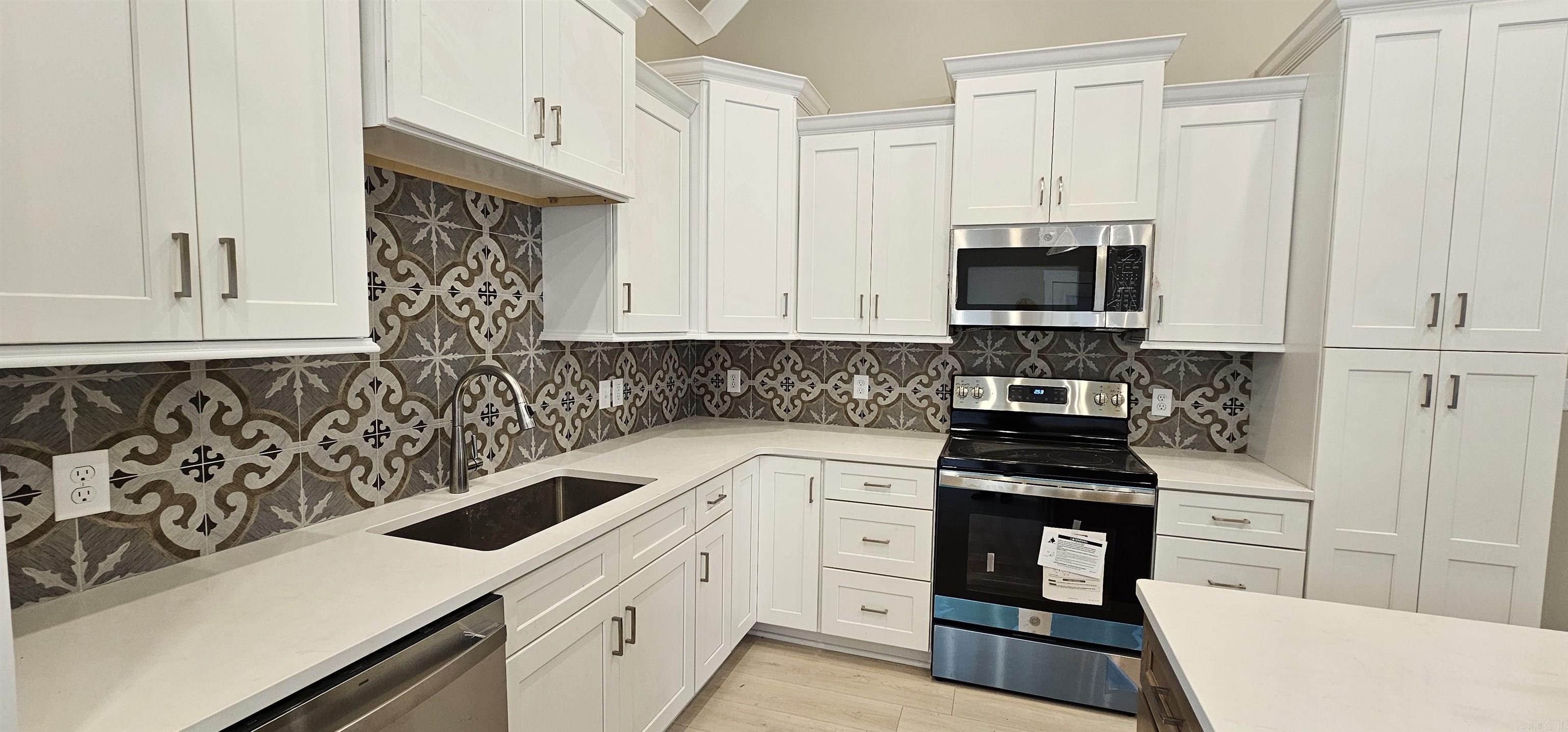 SIERRA HILLS - Residential