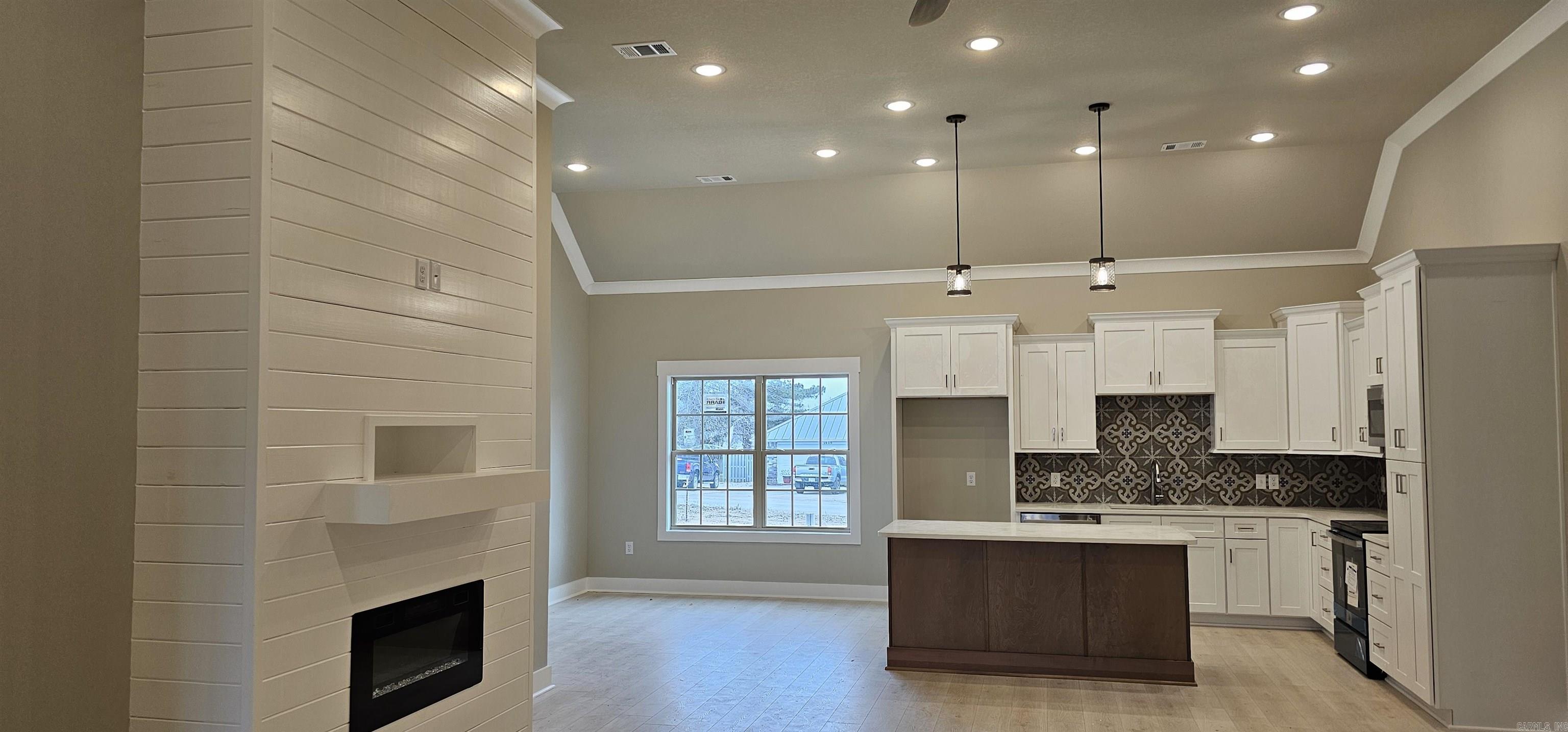 SIERRA HILLS - Residential