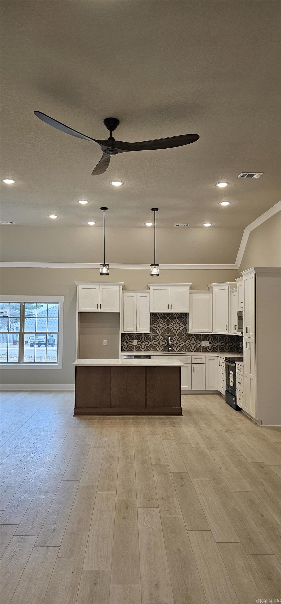 SIERRA HILLS - Residential