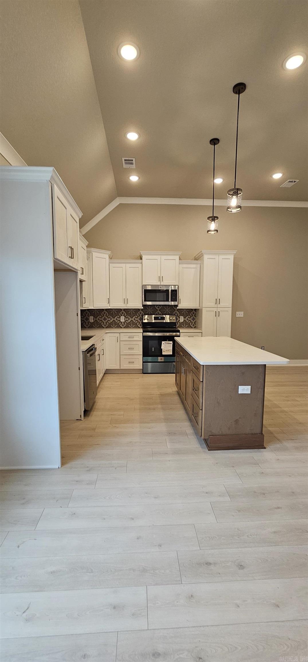 SIERRA HILLS - Residential