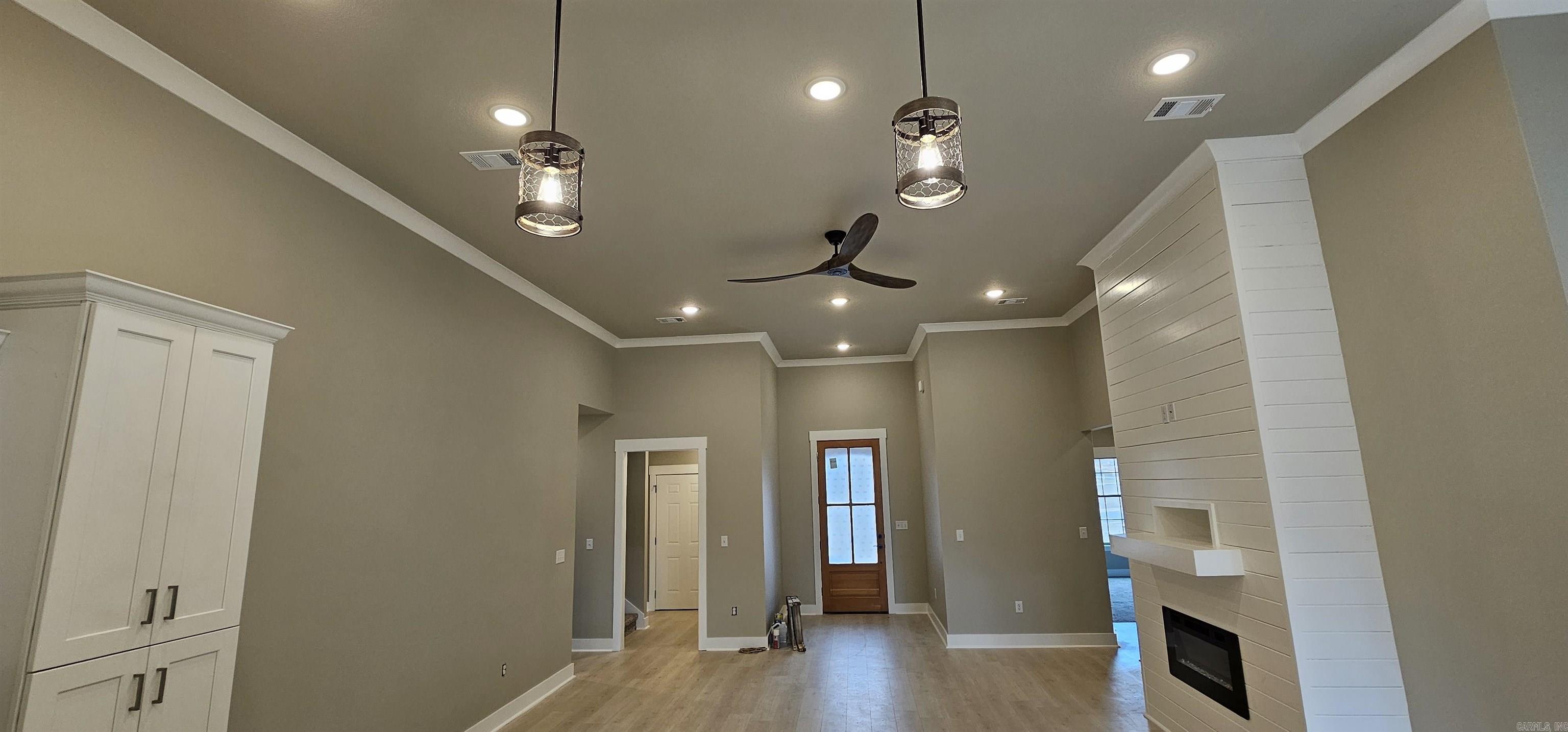 SIERRA HILLS - Residential