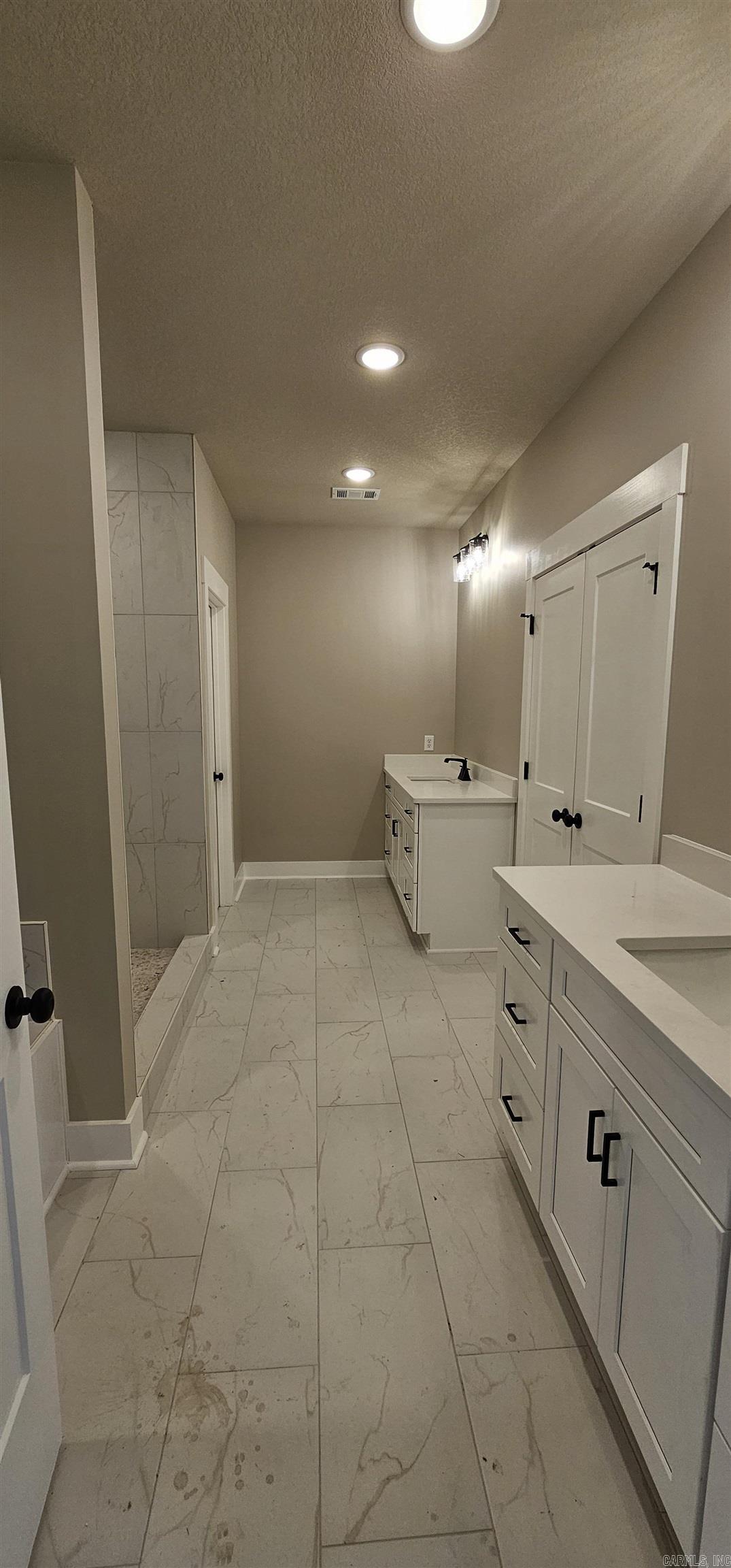 SIERRA HILLS - Residential