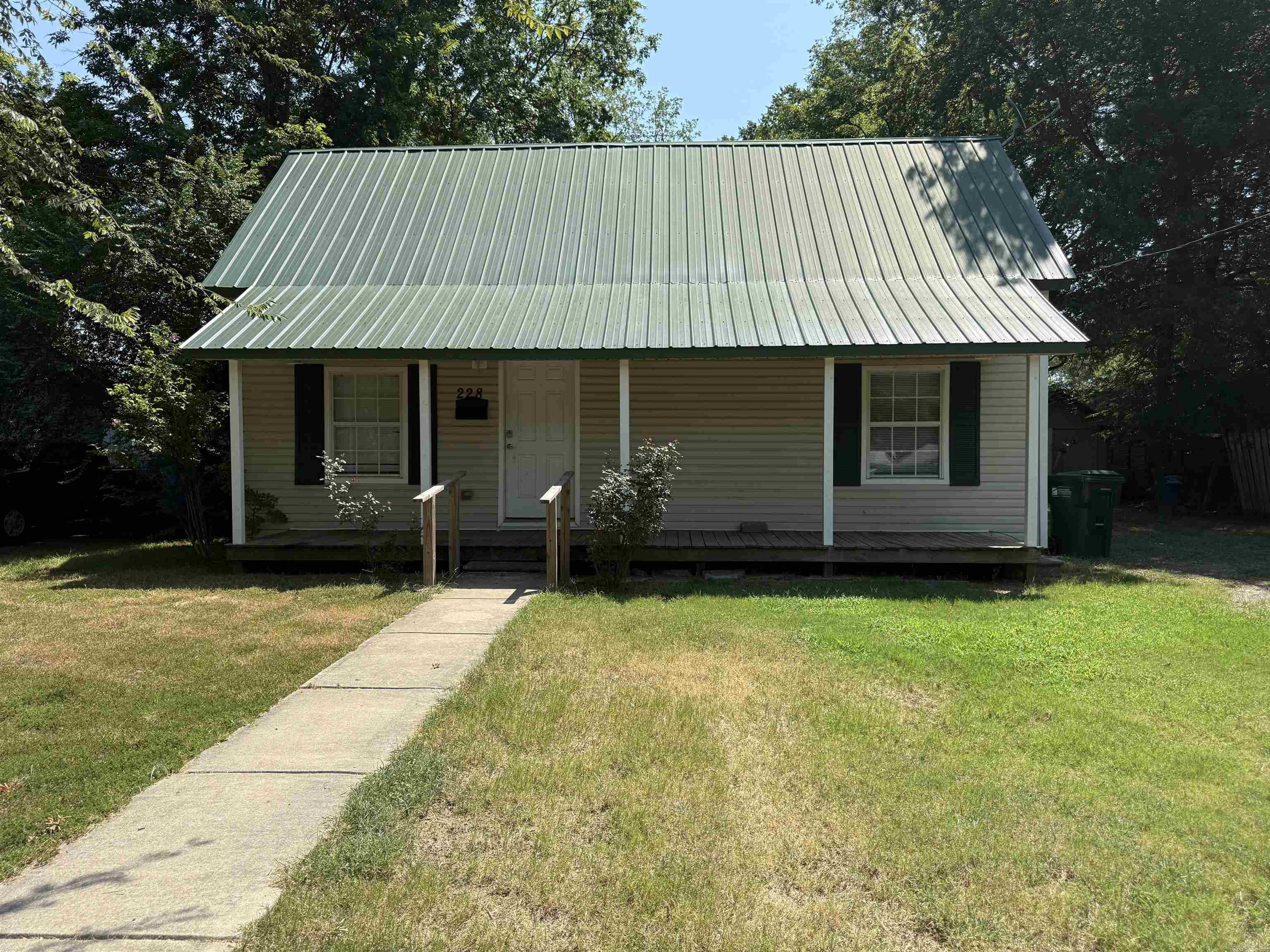 Discover an exceptional opportunity with 228 Locust in Conway, Arkansas. Ideally situated close to the vibrant downtown area, this property is perfect for savvy investors looking to leverage the bustling local scene. Featuring an ideal location, this home provides easy access to Conway's array of dining, shopping, and entertainment options. With its appealing potential and prime location, 228 Locust is a must-see for those eager to expand their portfolio or someone wanting to move to downtown!