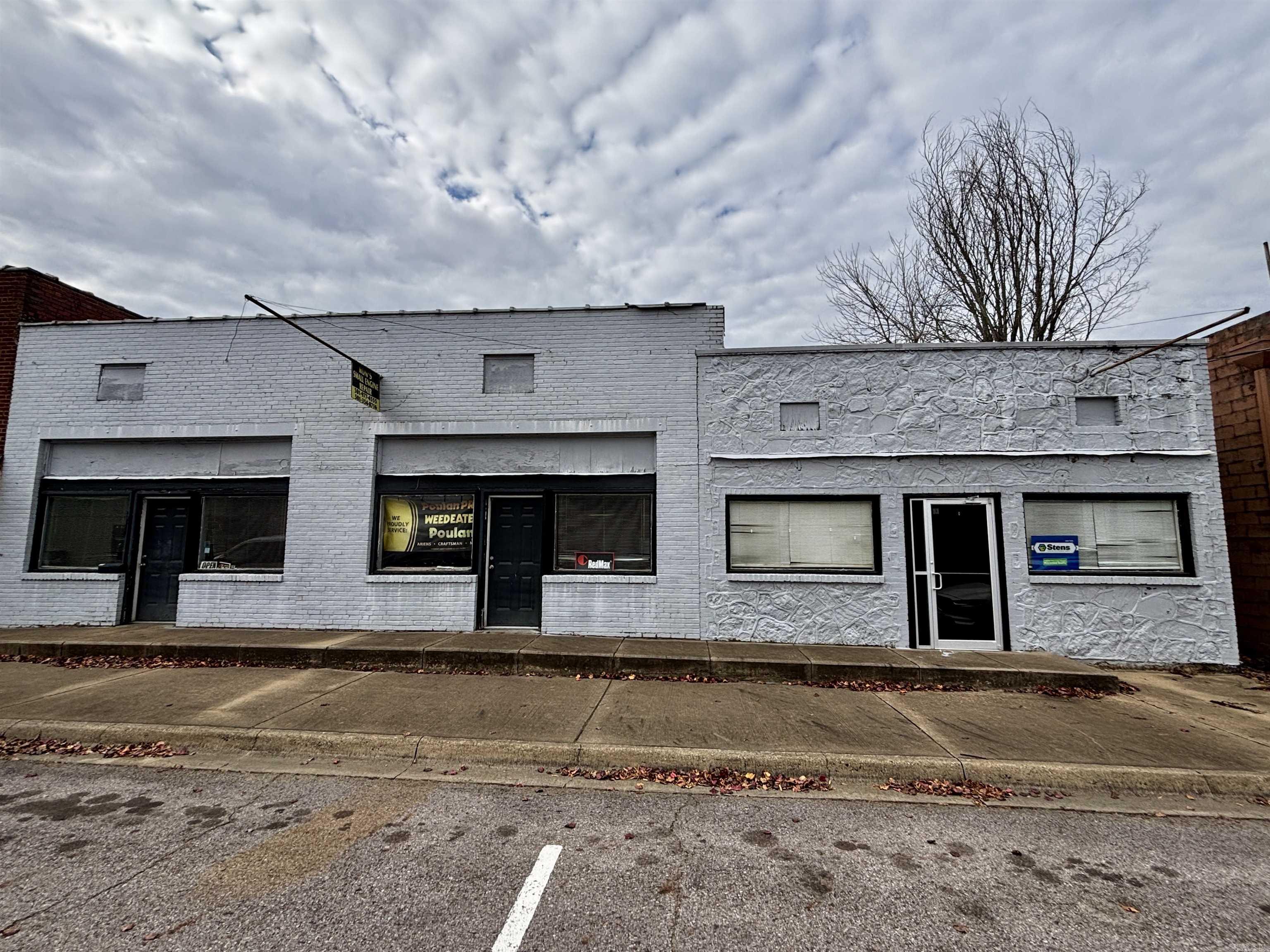 Here is the opportunity to invest in a property with tremendous potential. Located in downtown Morrilton, this commercial building has 4,725 square feet with a spacious open layout that can be customized to fit any need! Zoned B1, it is ideal for a variety of business ventures such as, retail, governmental, financial and general offices, as well as business and personal services of all kinds! The building was rewired in 2017. There are three front doors as well as a roll up bay door in the back of the building. Office and retail space.