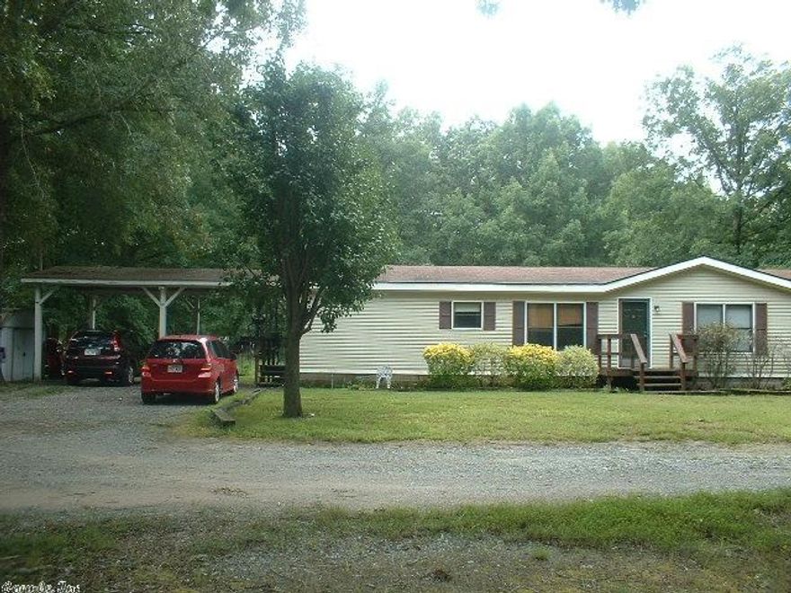 5 ACRES 990 RIVER ROAD FRONTAGE FENCED WITH BARN. 4BR 2BA  WBFP IN DEN KITCHEN DINING COMBO. LARGE GARDEN TUB IN MASTER BATH. ALL IN GOOD CONDITION.