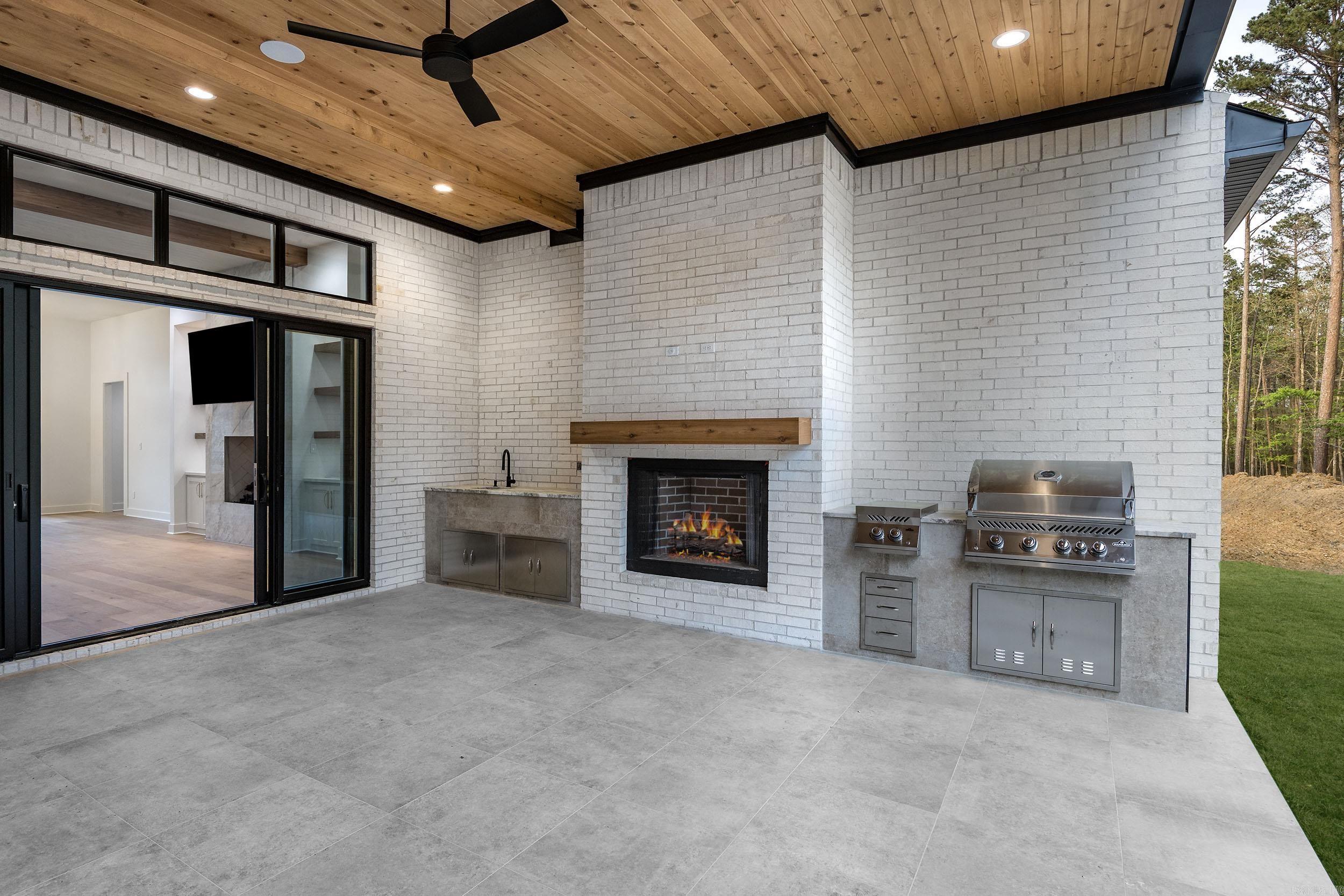 CHENAL VALLEY "MIRAMONT CIRCLE" - Residential