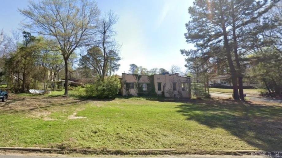 Build a new home on this .17 (+/-) acre lot in Camden, Arkansas of Ouachita County. It is in a nice neighborhood with local amenities just minutes away. Conveys with a Limited Warranty Deed. Call or text today for more information.