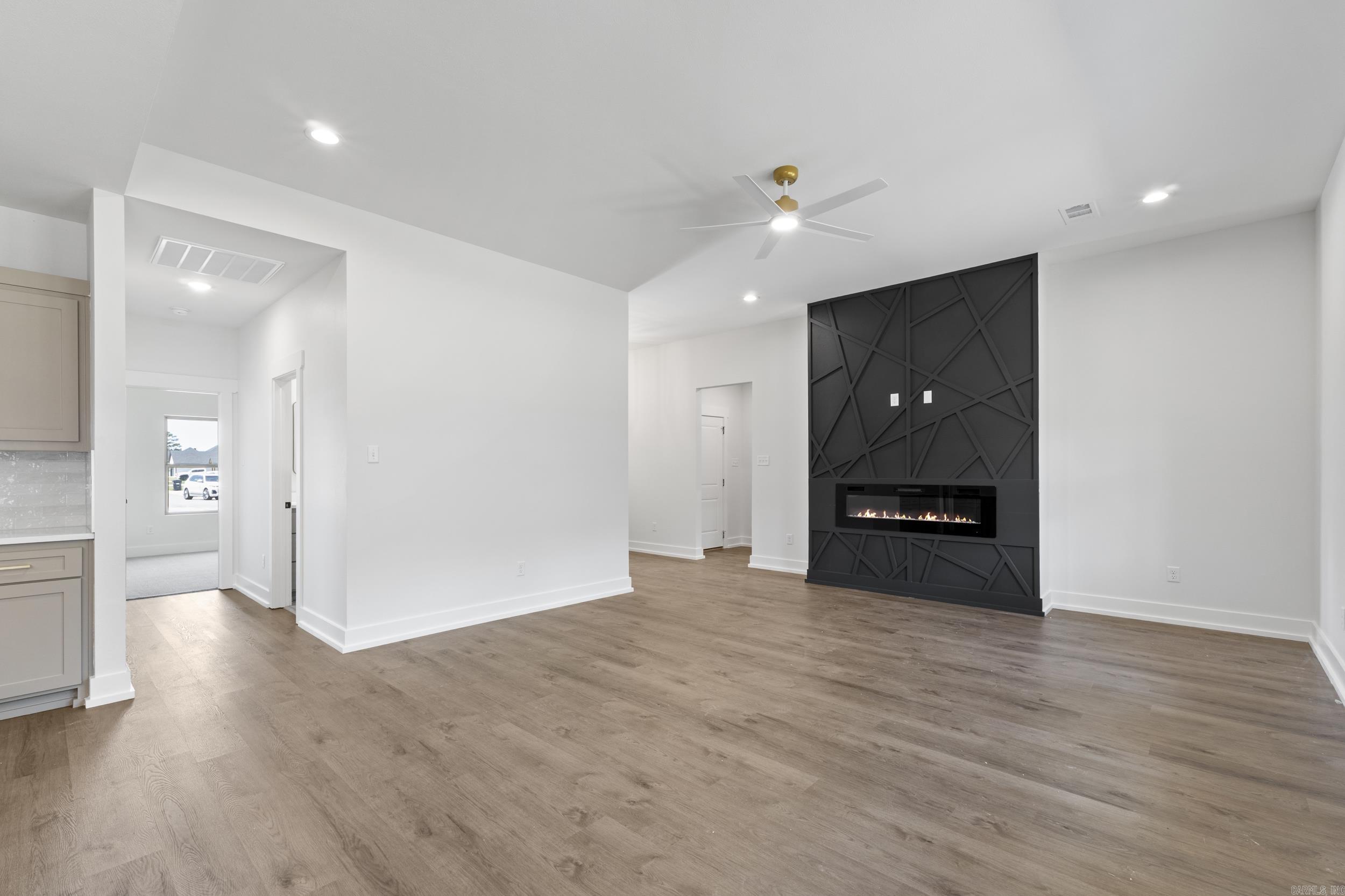 EAST MEADOW - Residential